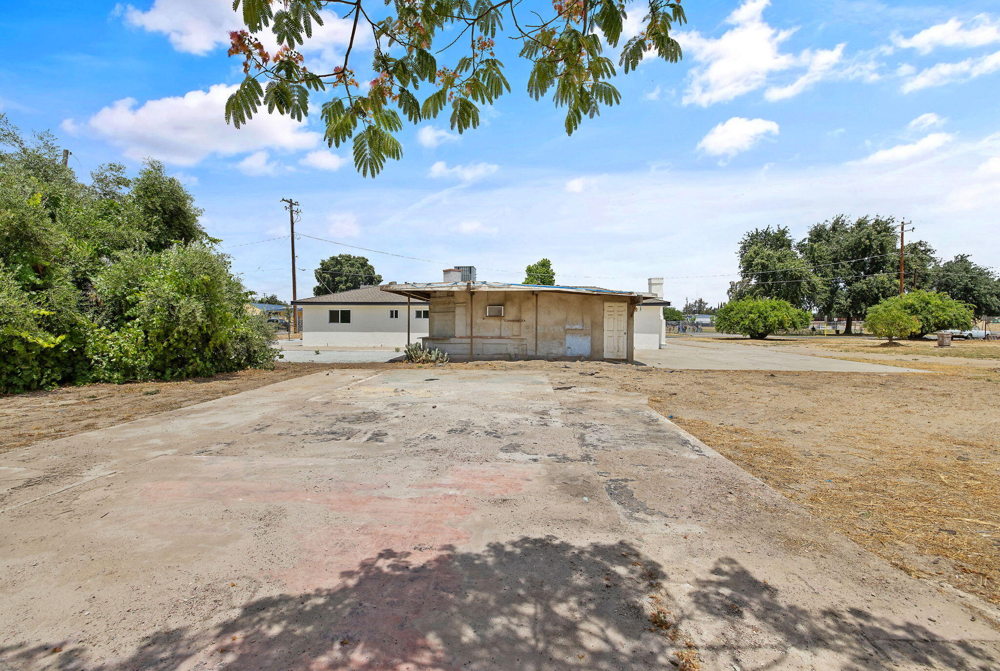 6125 E Mount Whitney, Laton, CA 93242