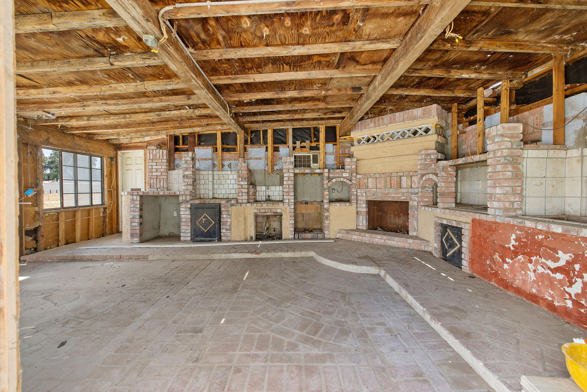 6125 E Mount Whitney, Laton, CA 93242