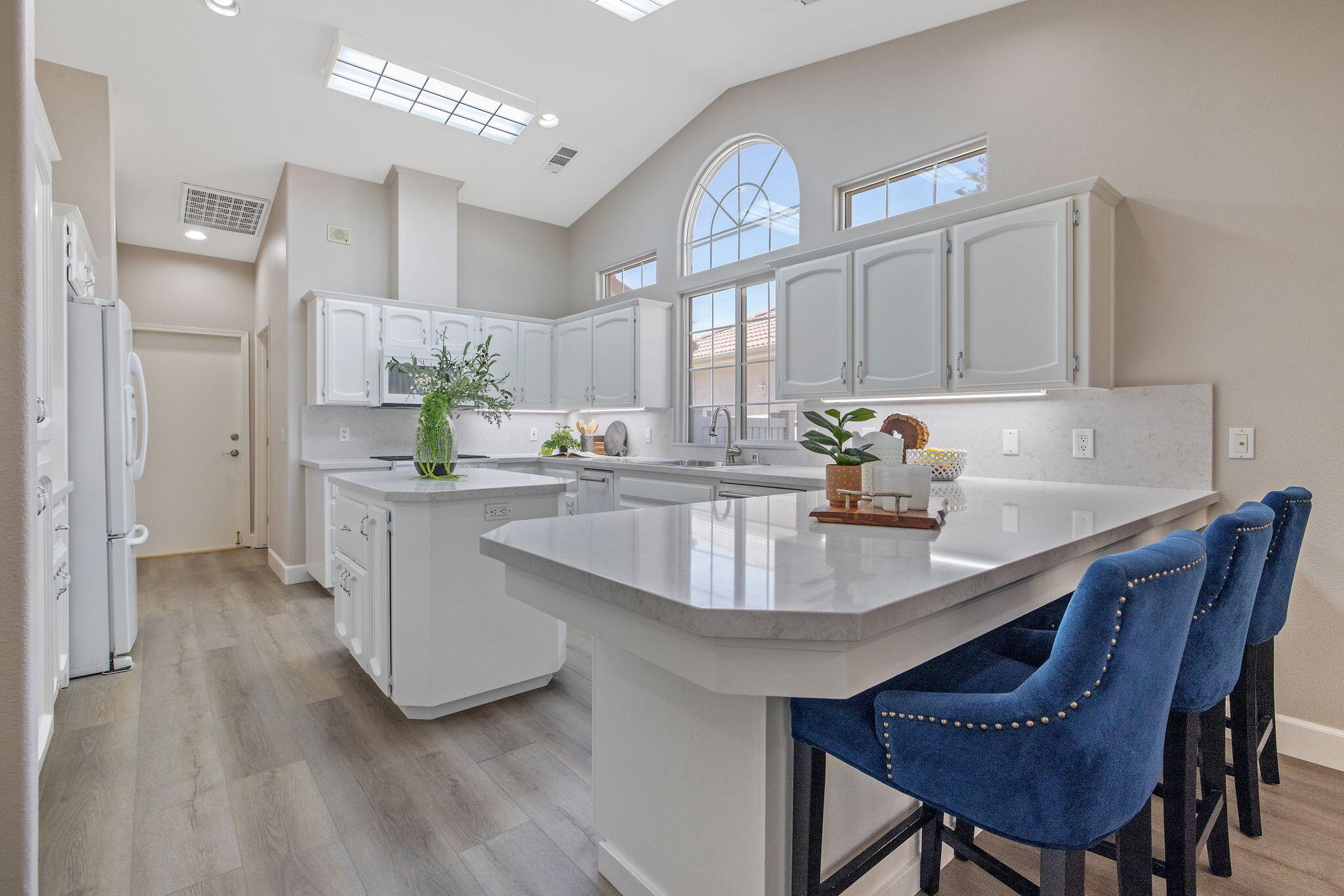2469 Presidential Dr, Tulare, CA 93274