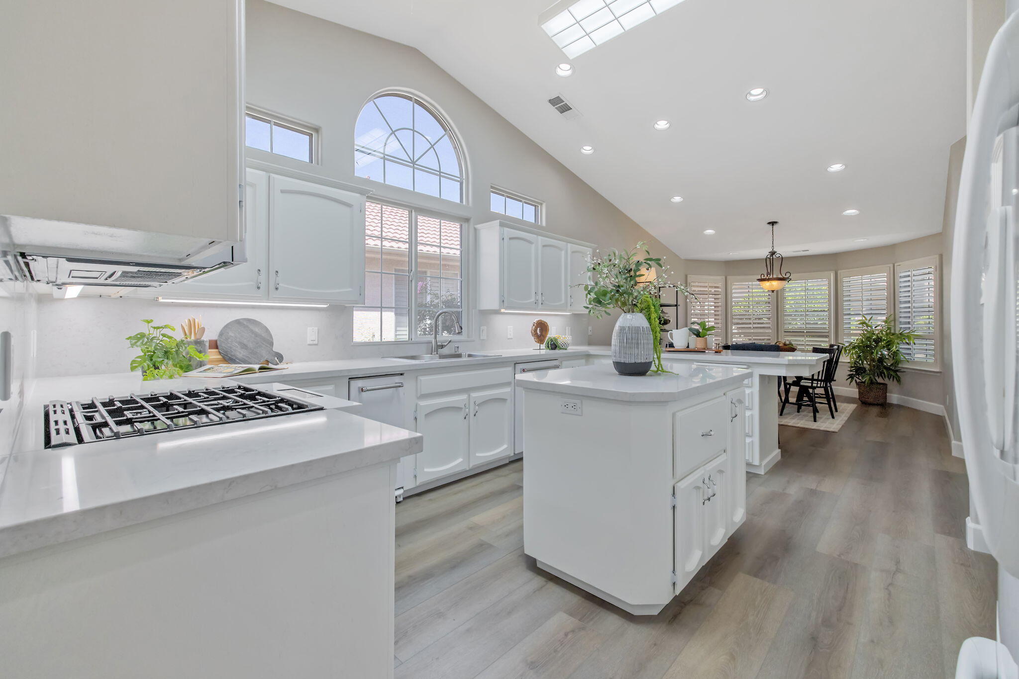 2469 Presidential Dr, Tulare, CA 93274