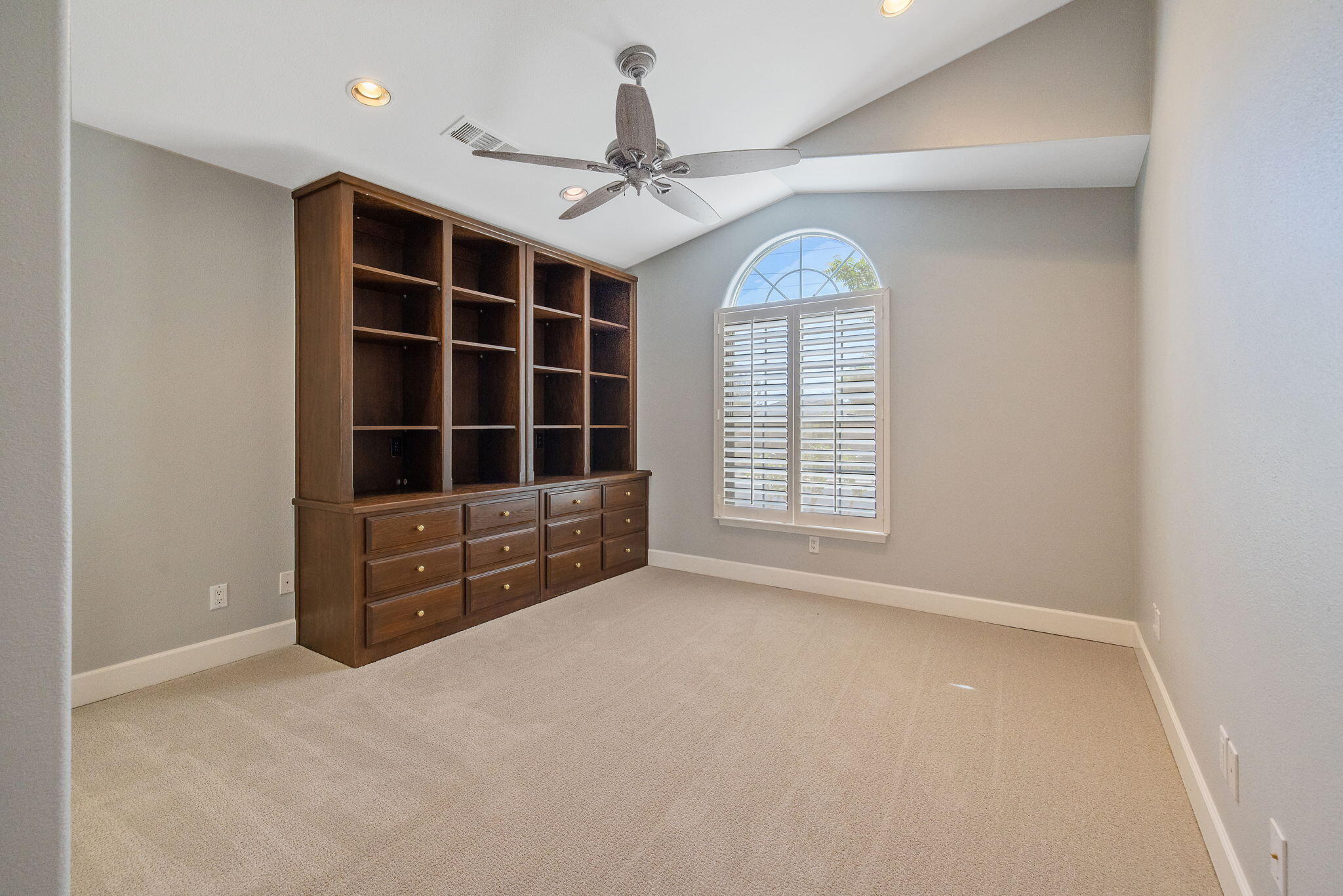 2469 Presidential Dr, Tulare, CA 93274