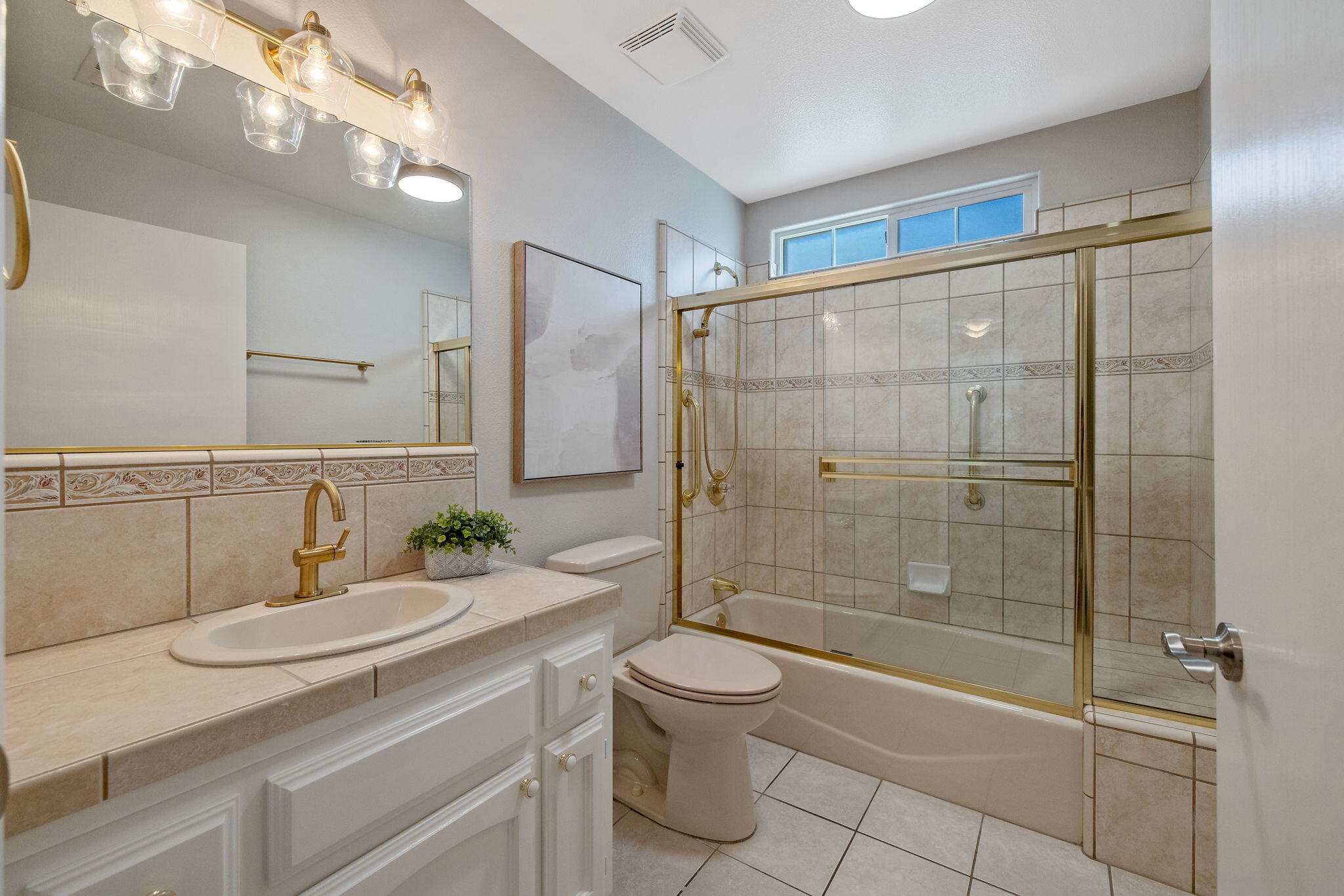 2469 Presidential Dr, Tulare, CA 93274