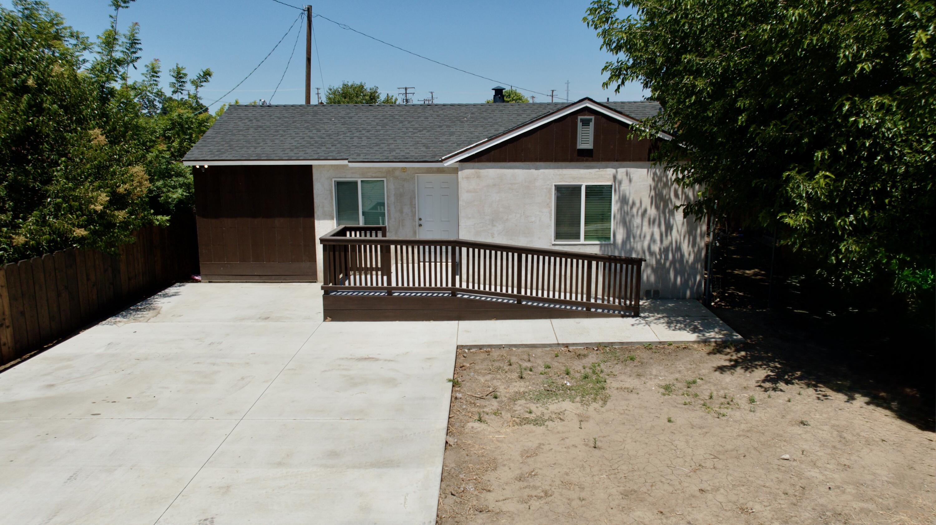 1012 E Mineral King Ave, Visalia, CA 93292