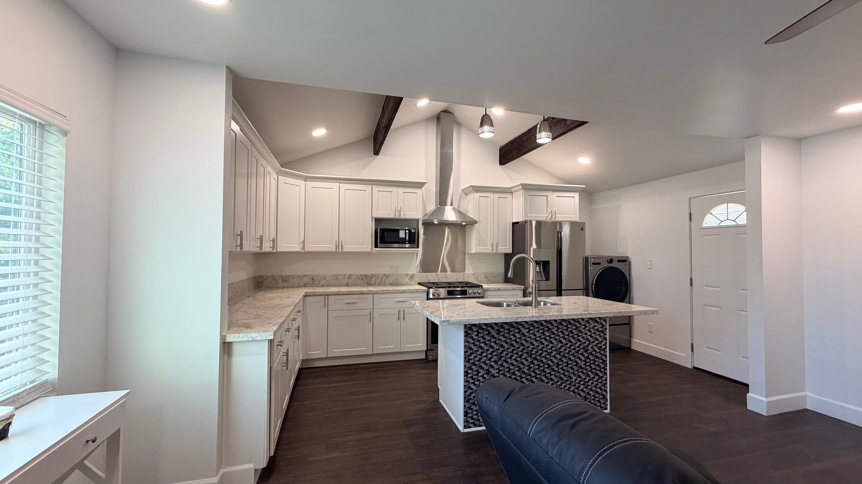 1012 E Mineral King Ave, Visalia, CA 93292