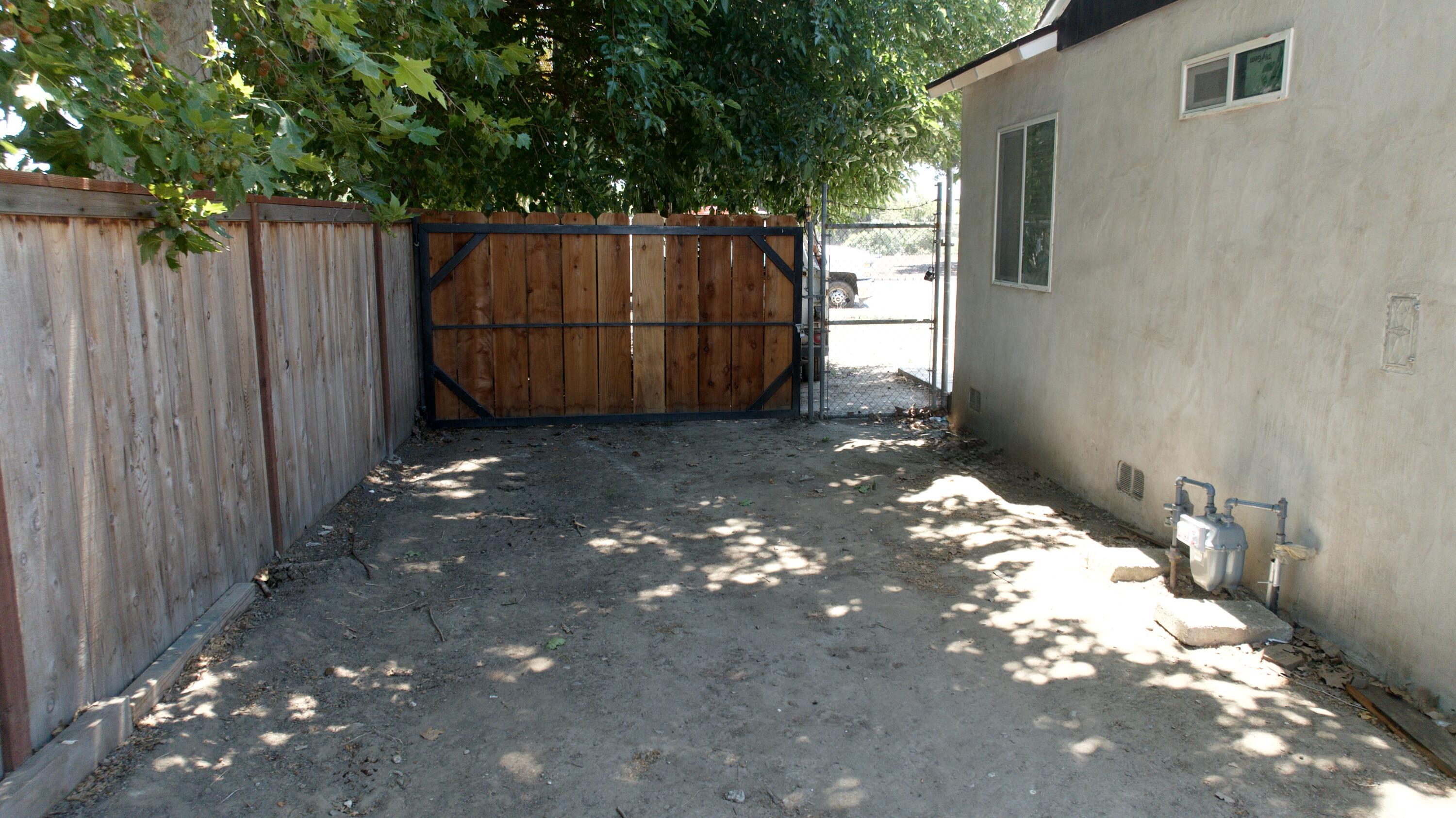 1012 E Mineral King Ave, Visalia, CA 93292