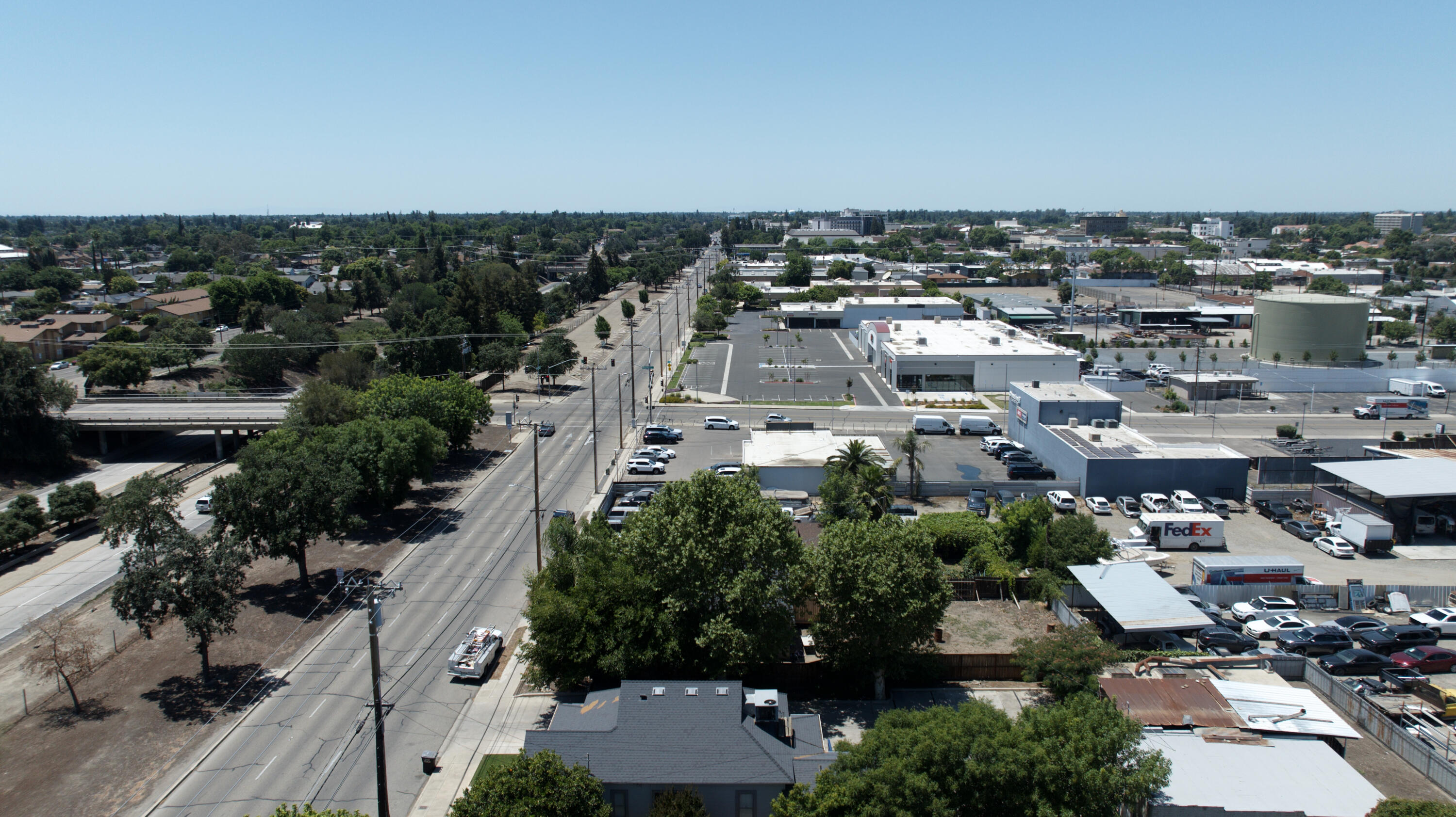 1012 E Mineral King Ave, Visalia, CA 93292