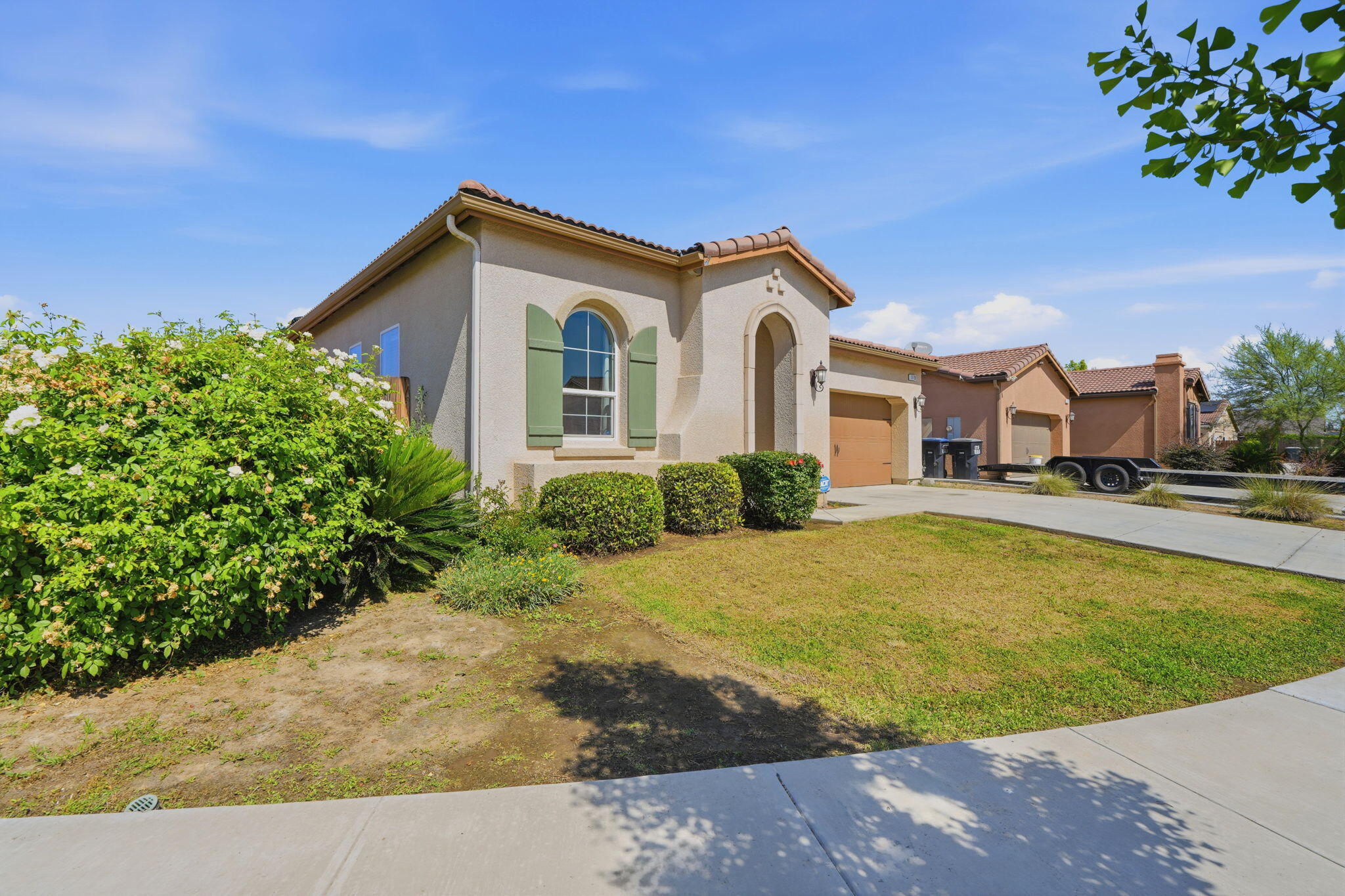1119 N Linda Vista Ct, Visalia, CA 93291