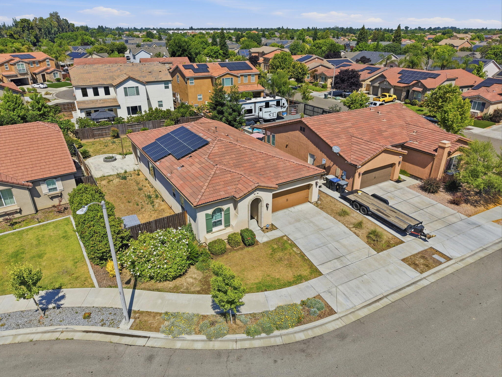 1119 N Linda Vista Ct, Visalia, CA 93291