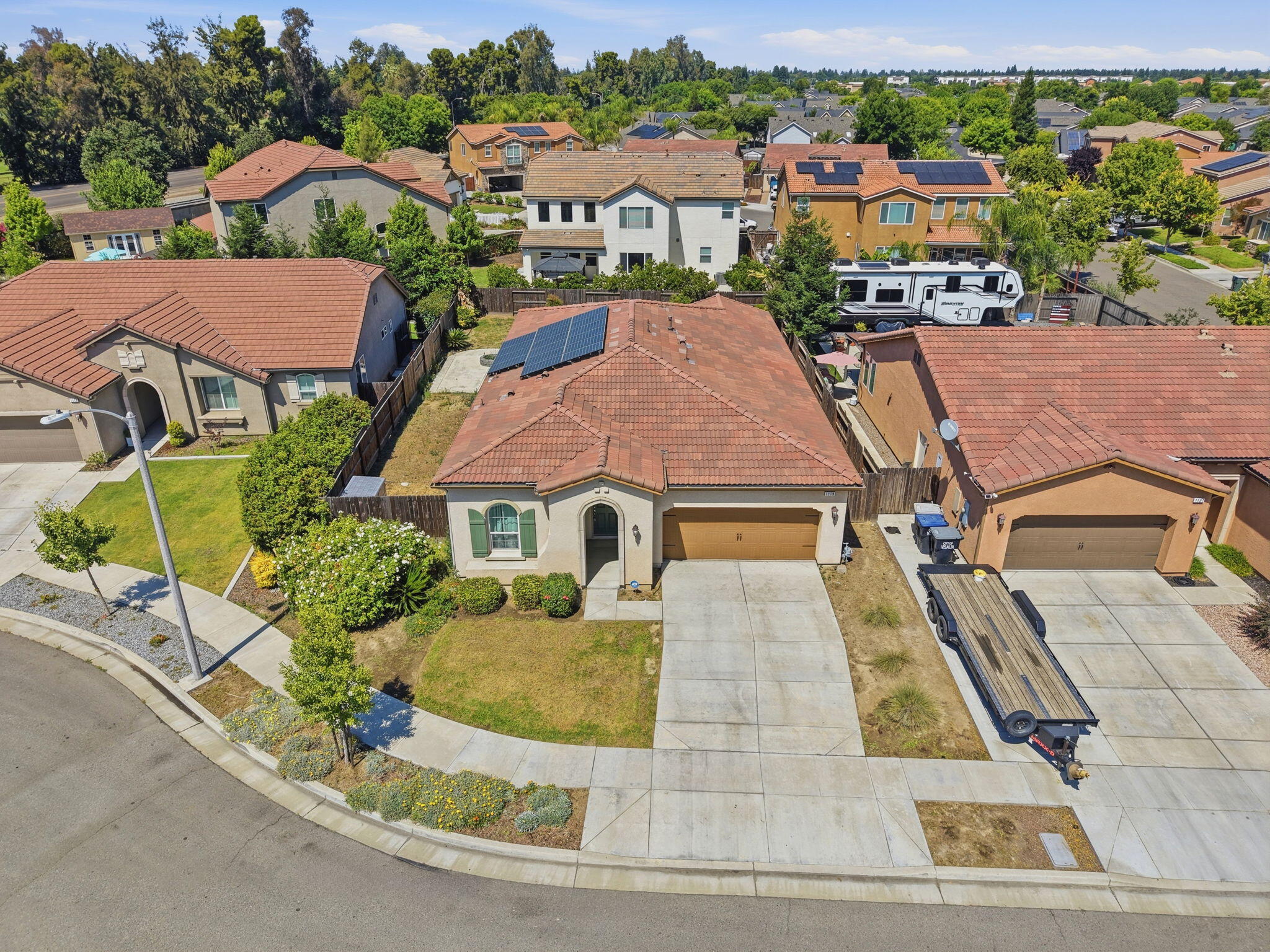 1119 N Linda Vista Ct, Visalia, CA 93291