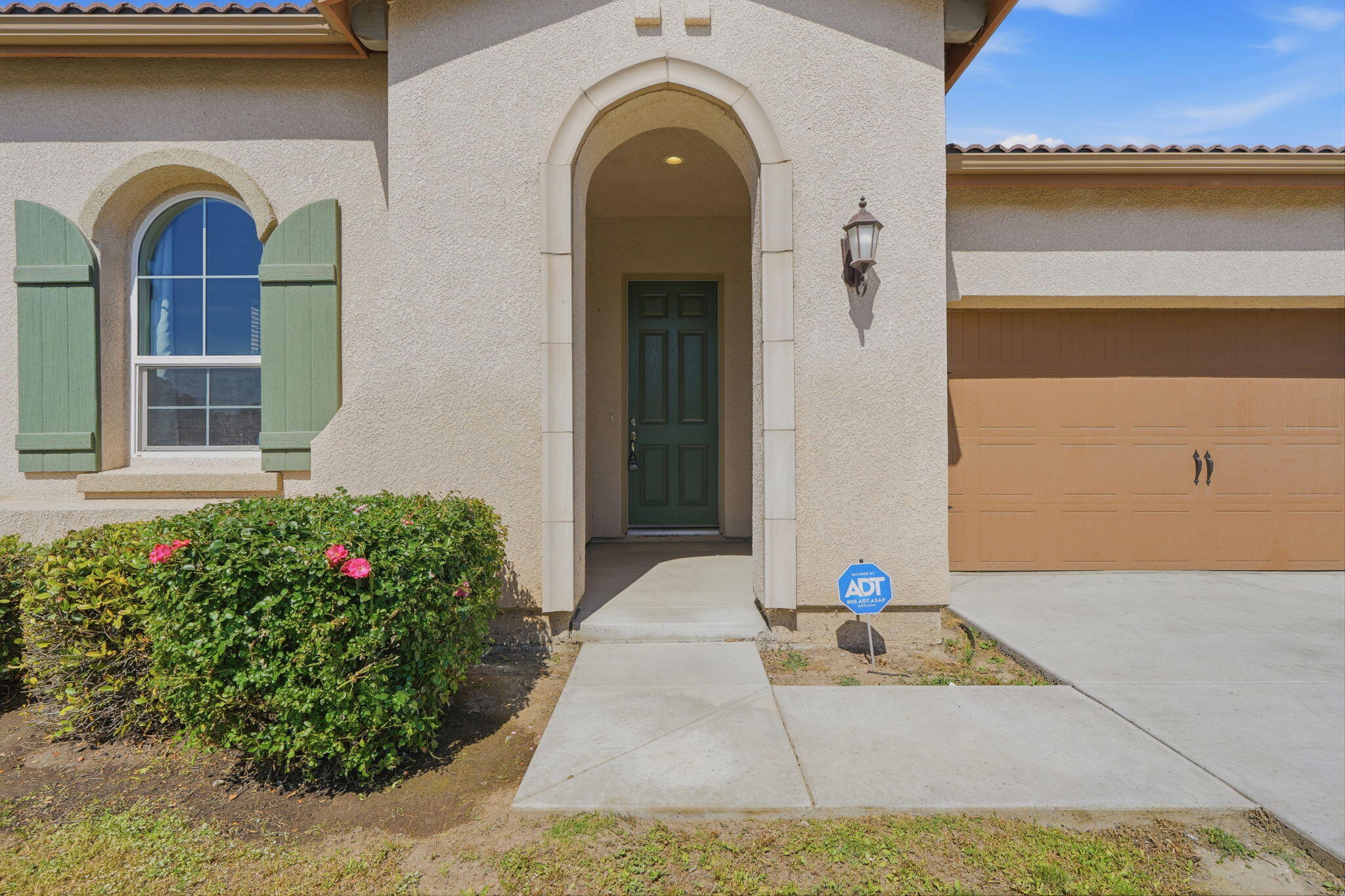 1119 N Linda Vista Ct, Visalia, CA 93291