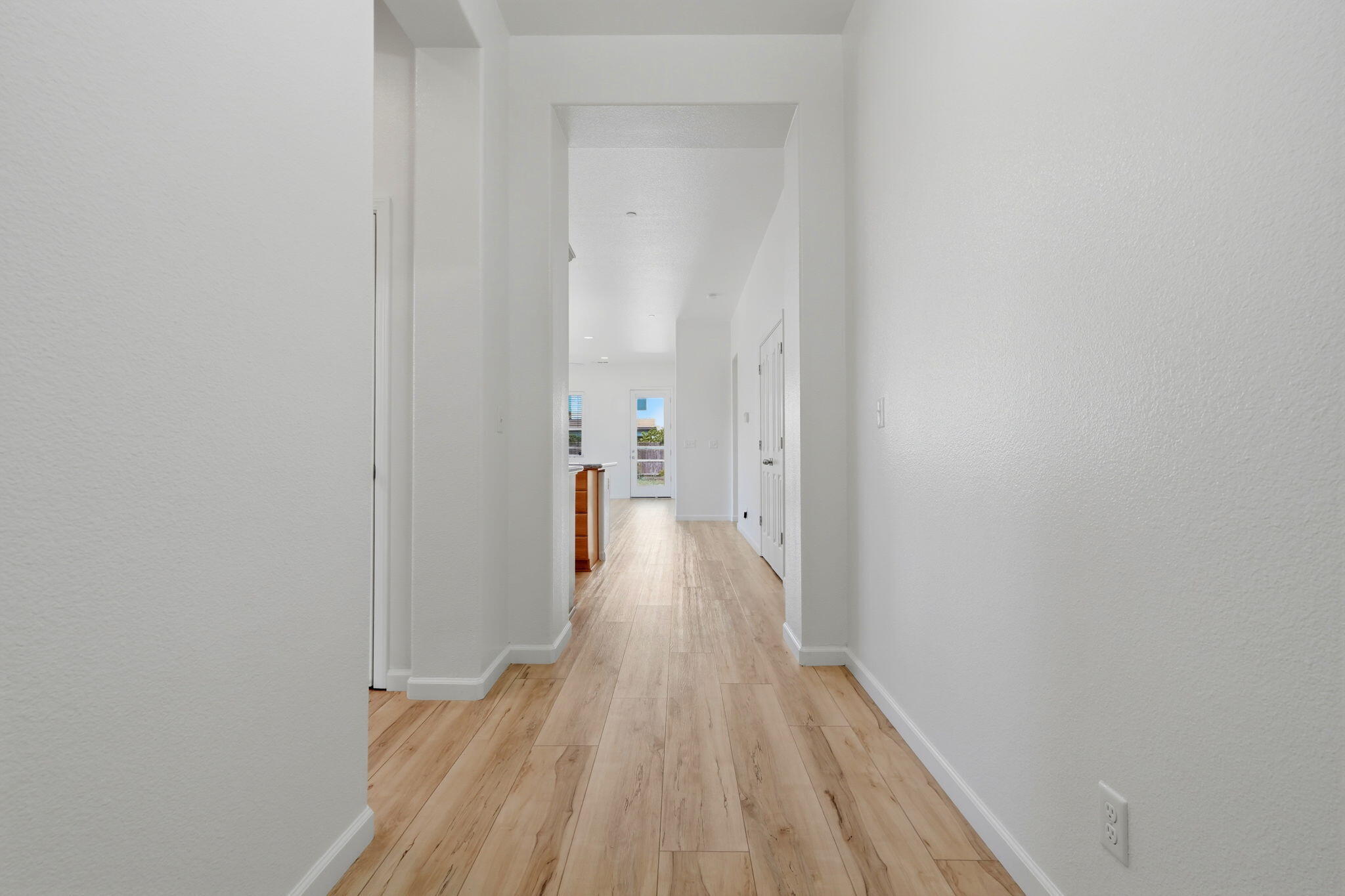 1119 N Linda Vista Ct, Visalia, CA 93291