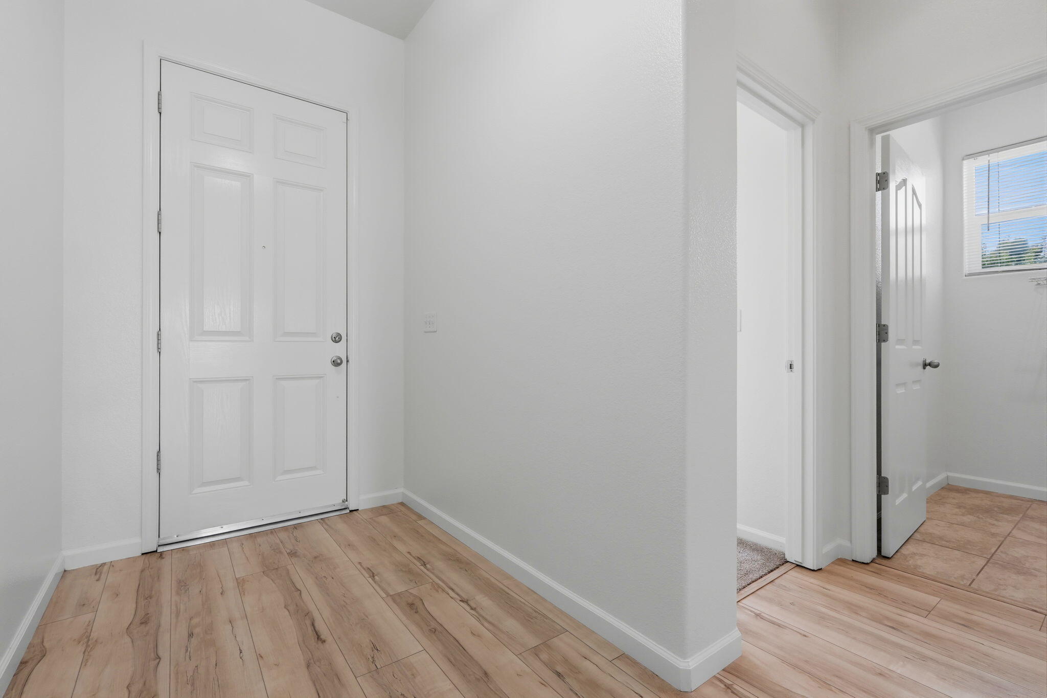 1119 N Linda Vista Ct, Visalia, CA 93291