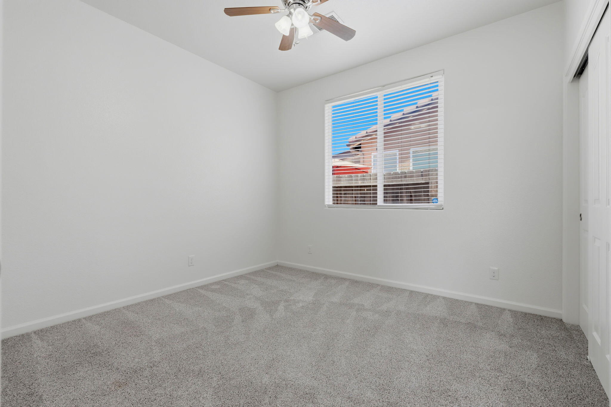 1119 N Linda Vista Ct, Visalia, CA 93291