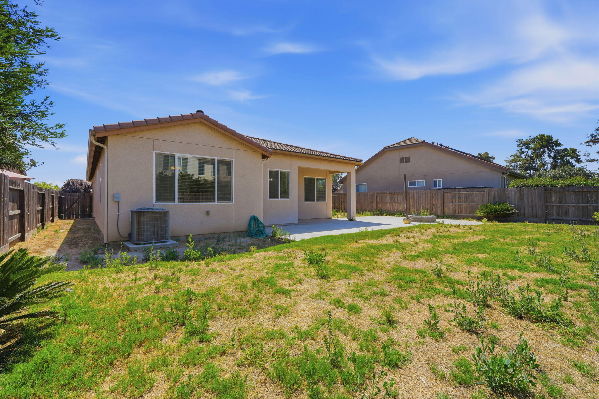 1119 N Linda Vista Ct, Visalia, CA 93291