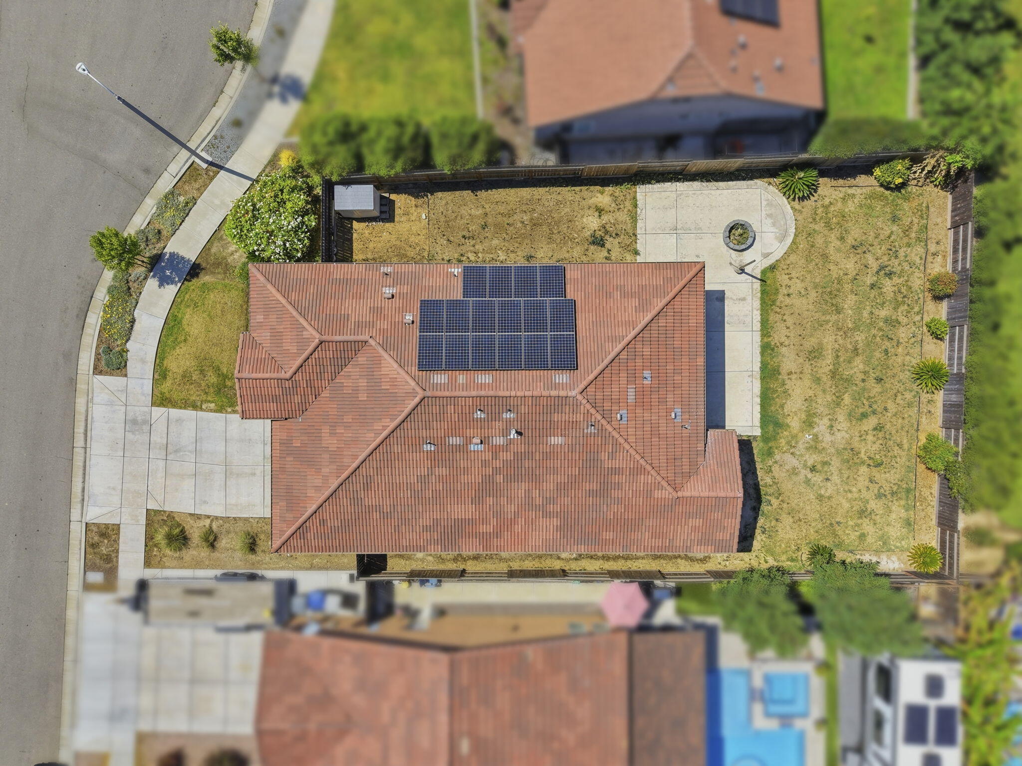1119 N Linda Vista Ct, Visalia, CA 93291