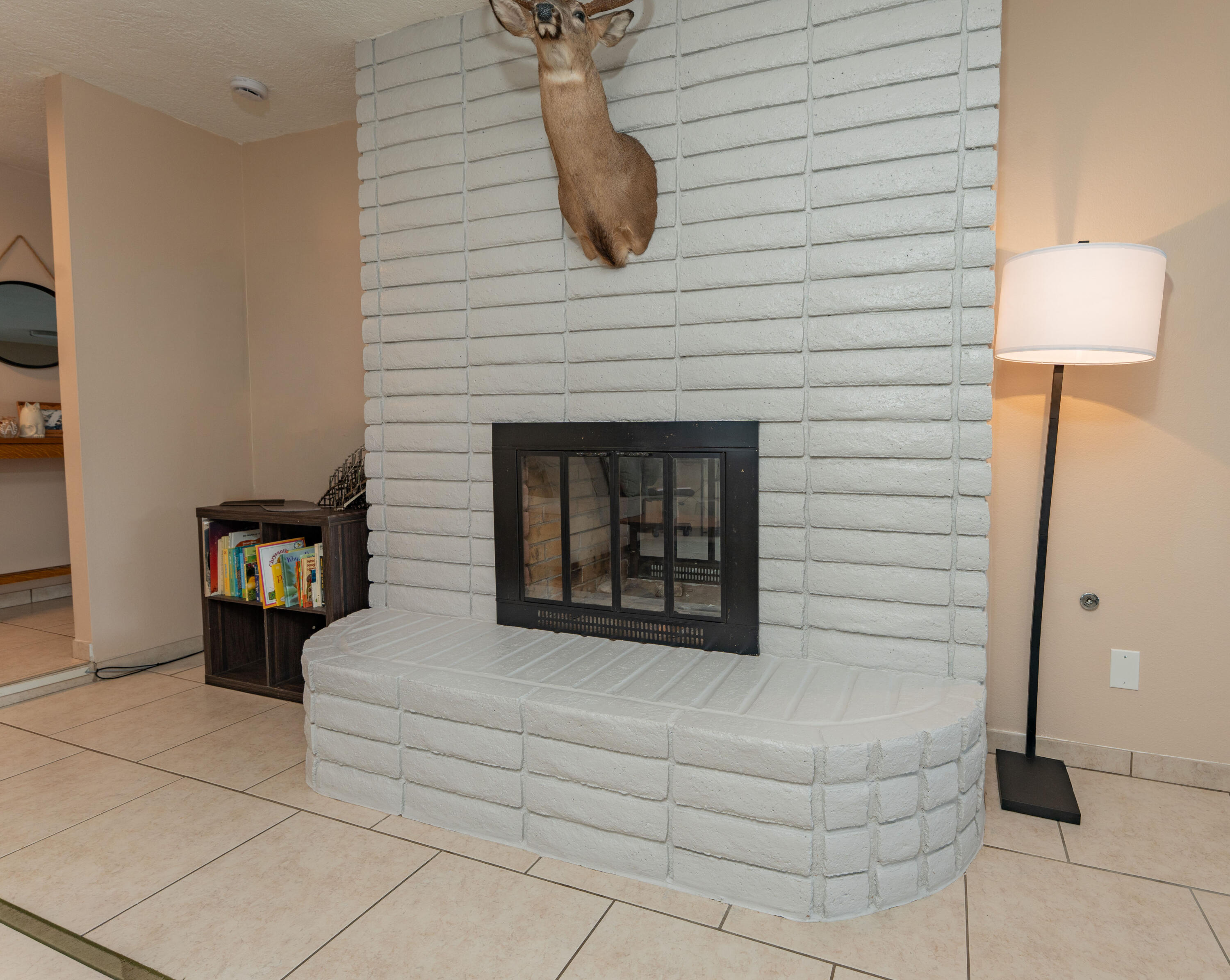 690 W Magnolia Ave, Hanford, CA 93230