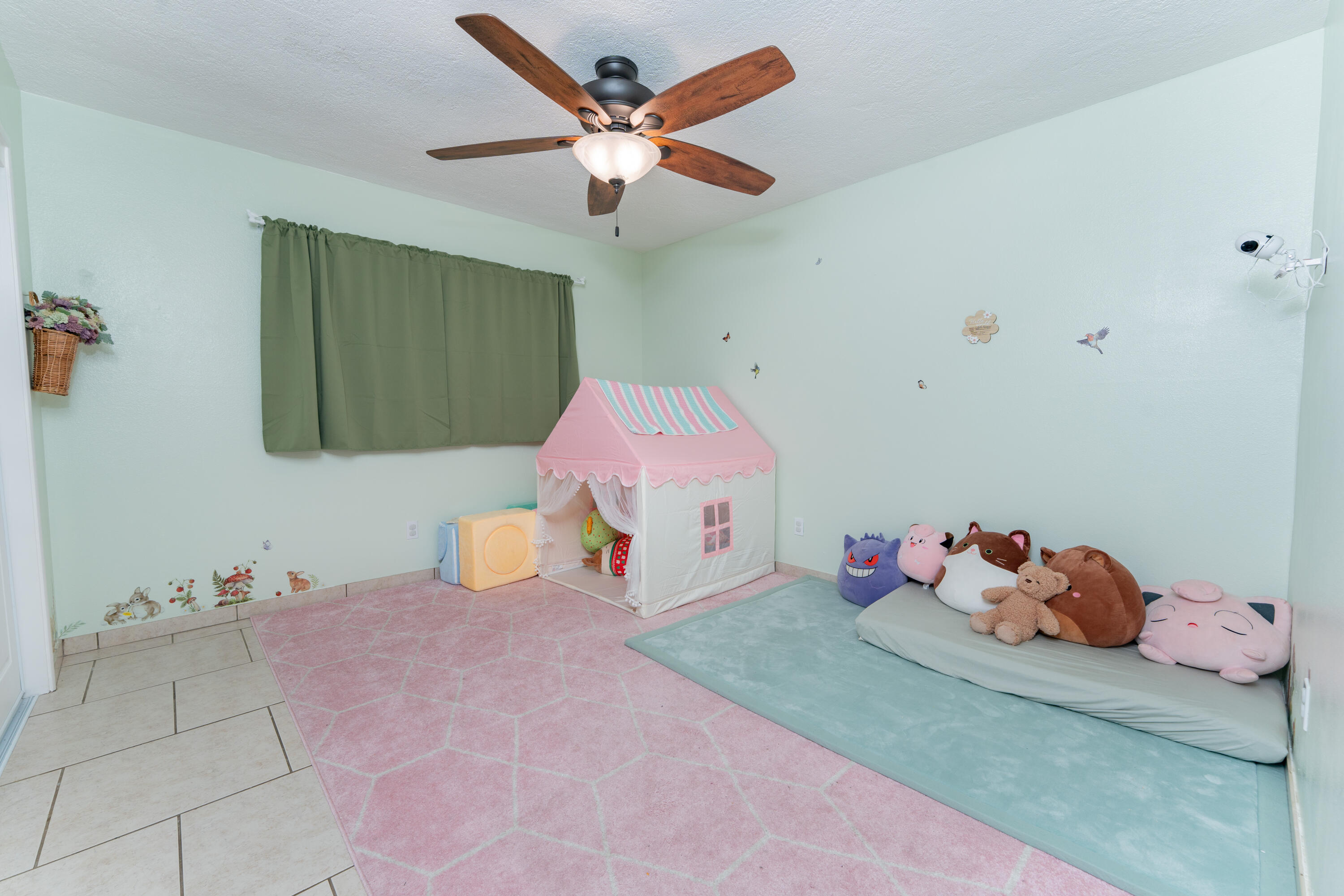 690 W Magnolia Ave, Hanford, CA 93230