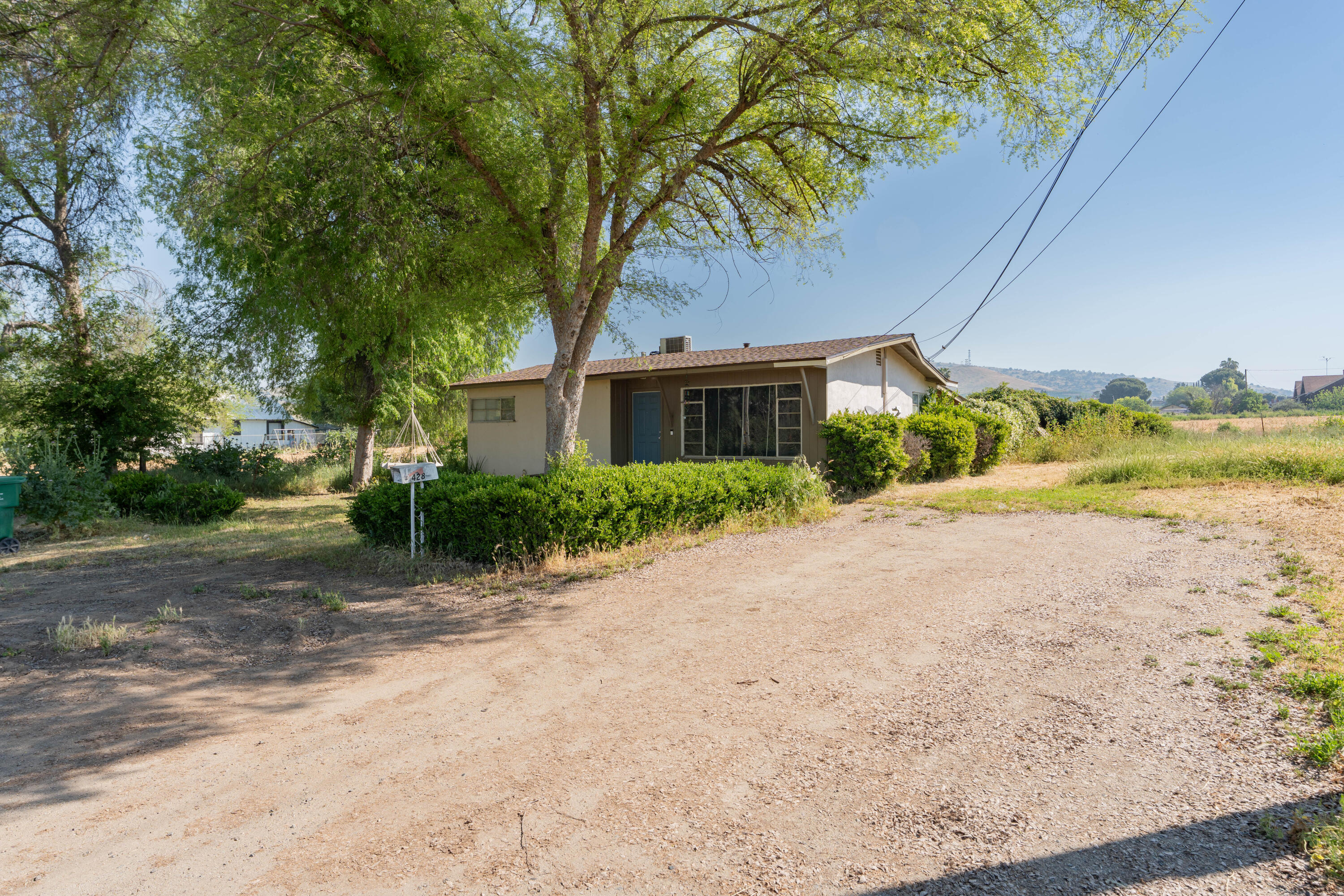 612 E Morton Ave, Porterville, CA 93257