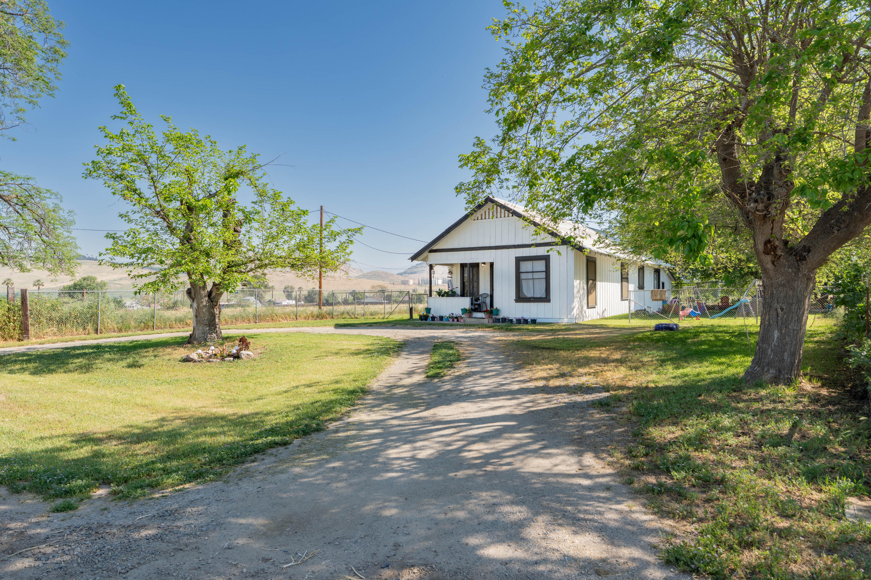 612 E Morton Ave, Porterville, CA 93257