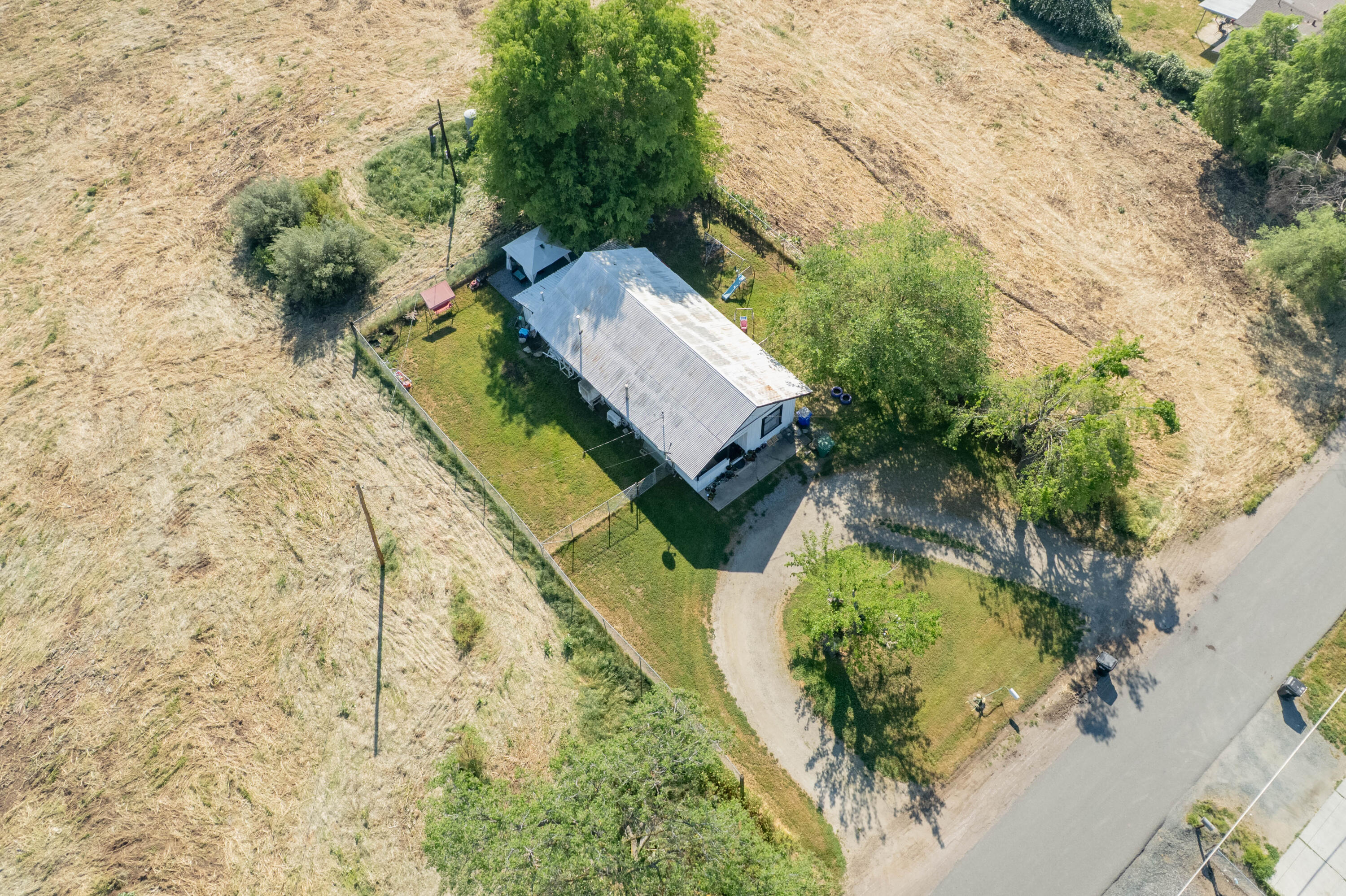 612 E Morton Ave, Porterville, CA 93257