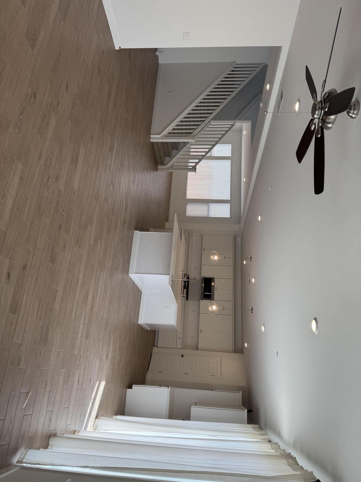 1348 S Palm St, Visalia, CA 93292