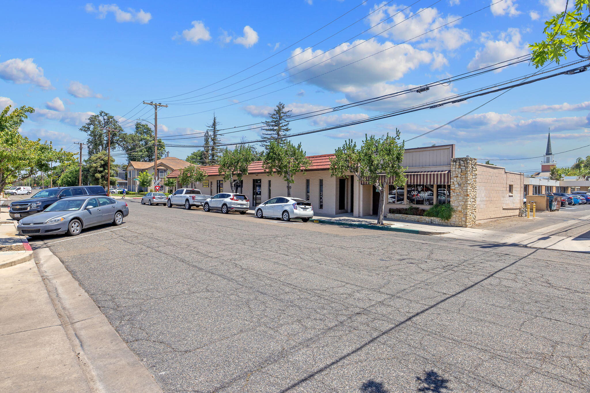 210 N Floral St, Visalia, CA 93291