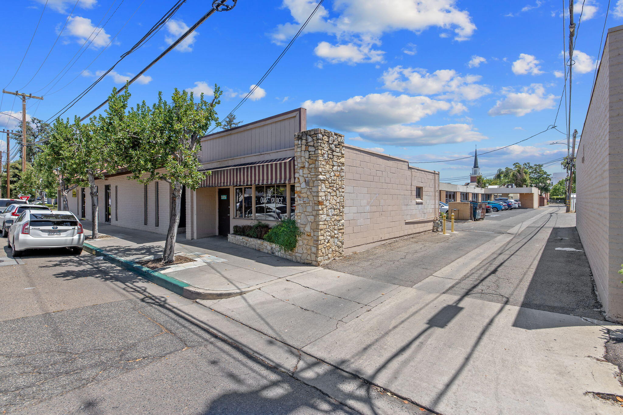 210 N Floral St, Visalia, CA 93291