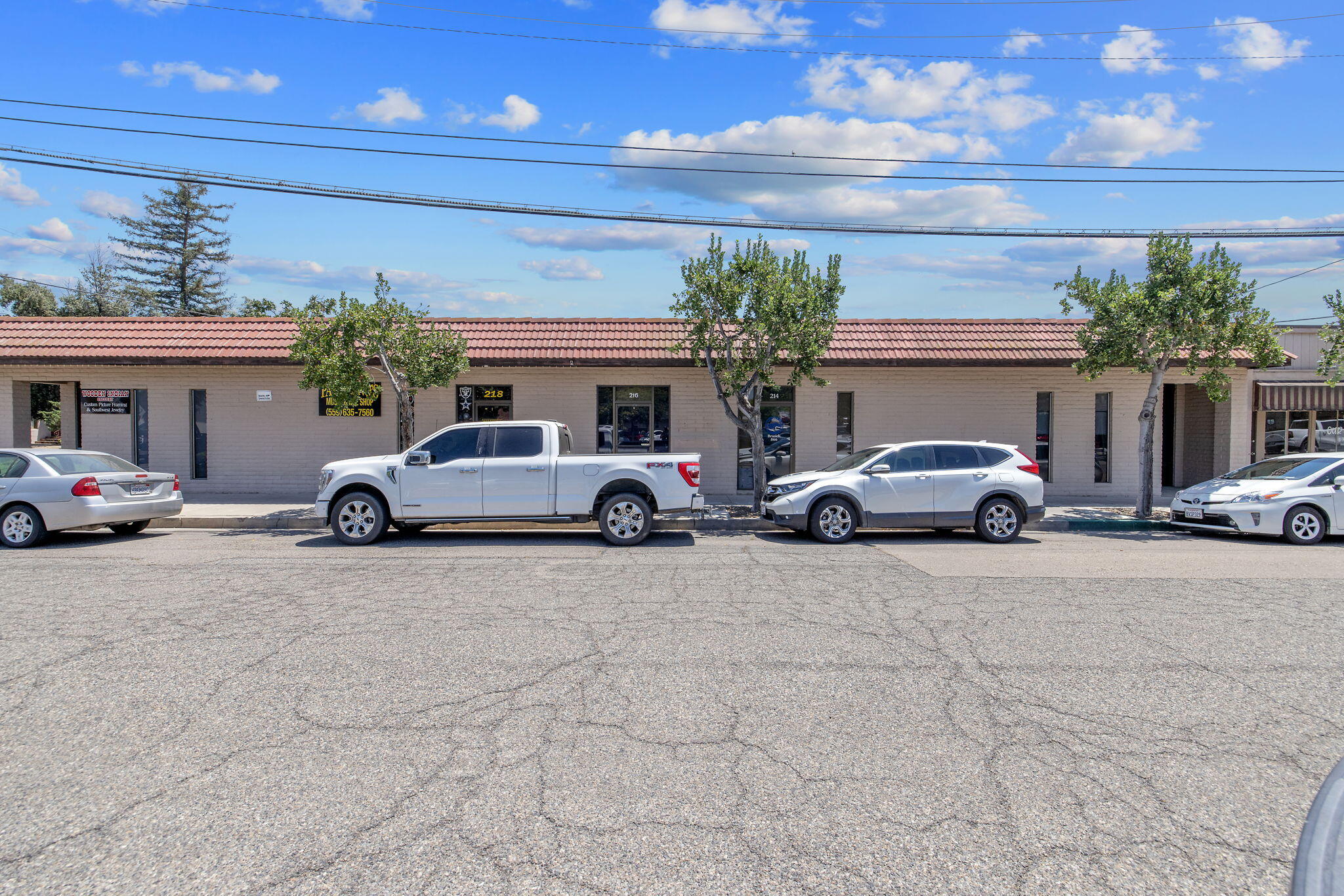 210 N Floral St, Visalia, CA 93291
