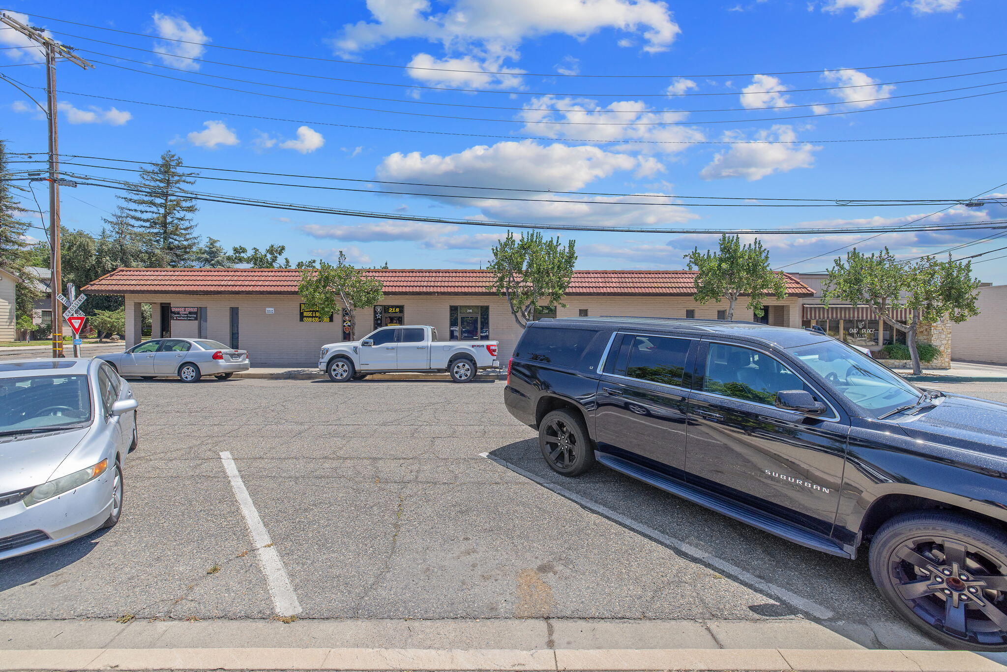 210 N Floral St, Visalia, CA 93291