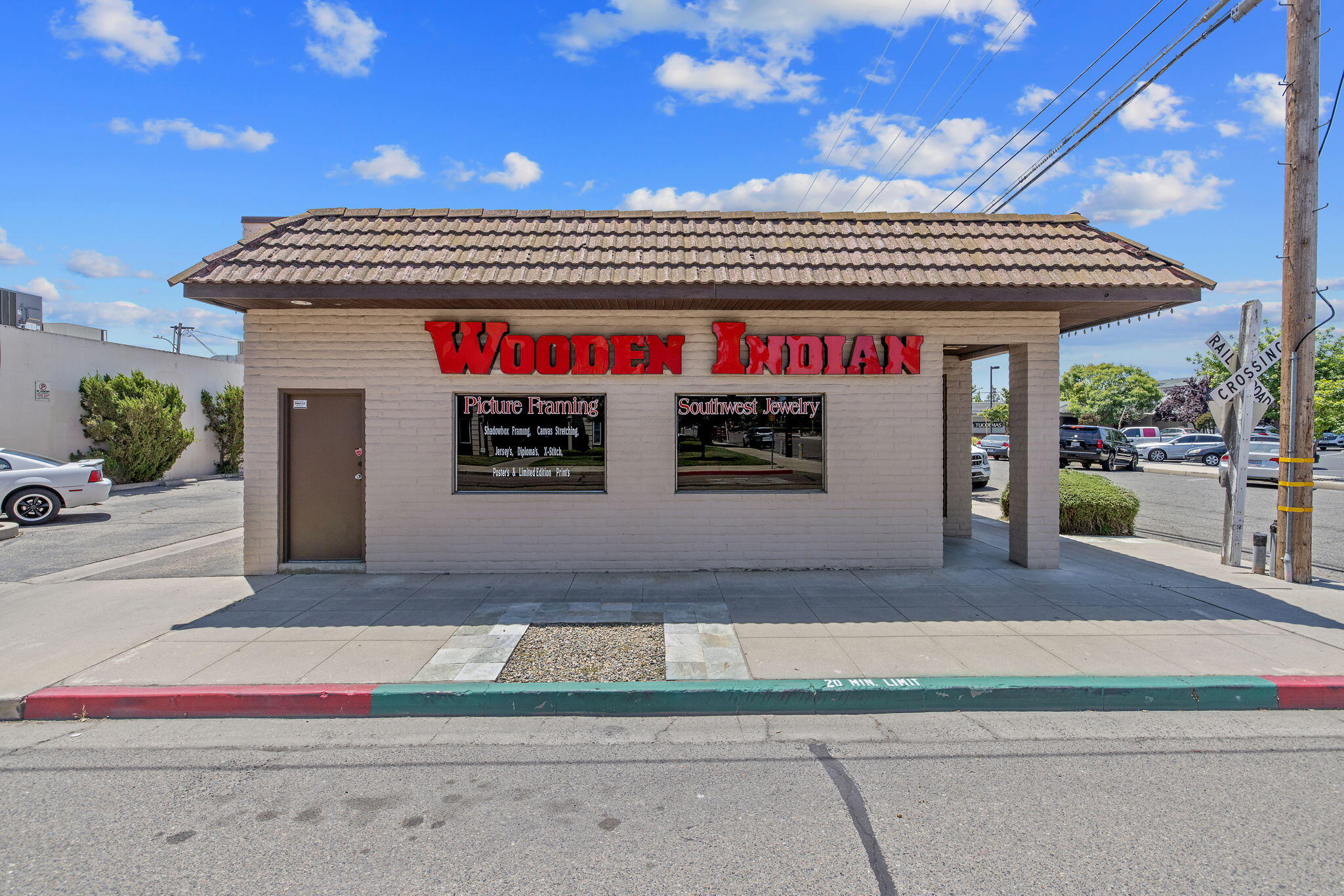 210 N Floral St, Visalia, CA 93291