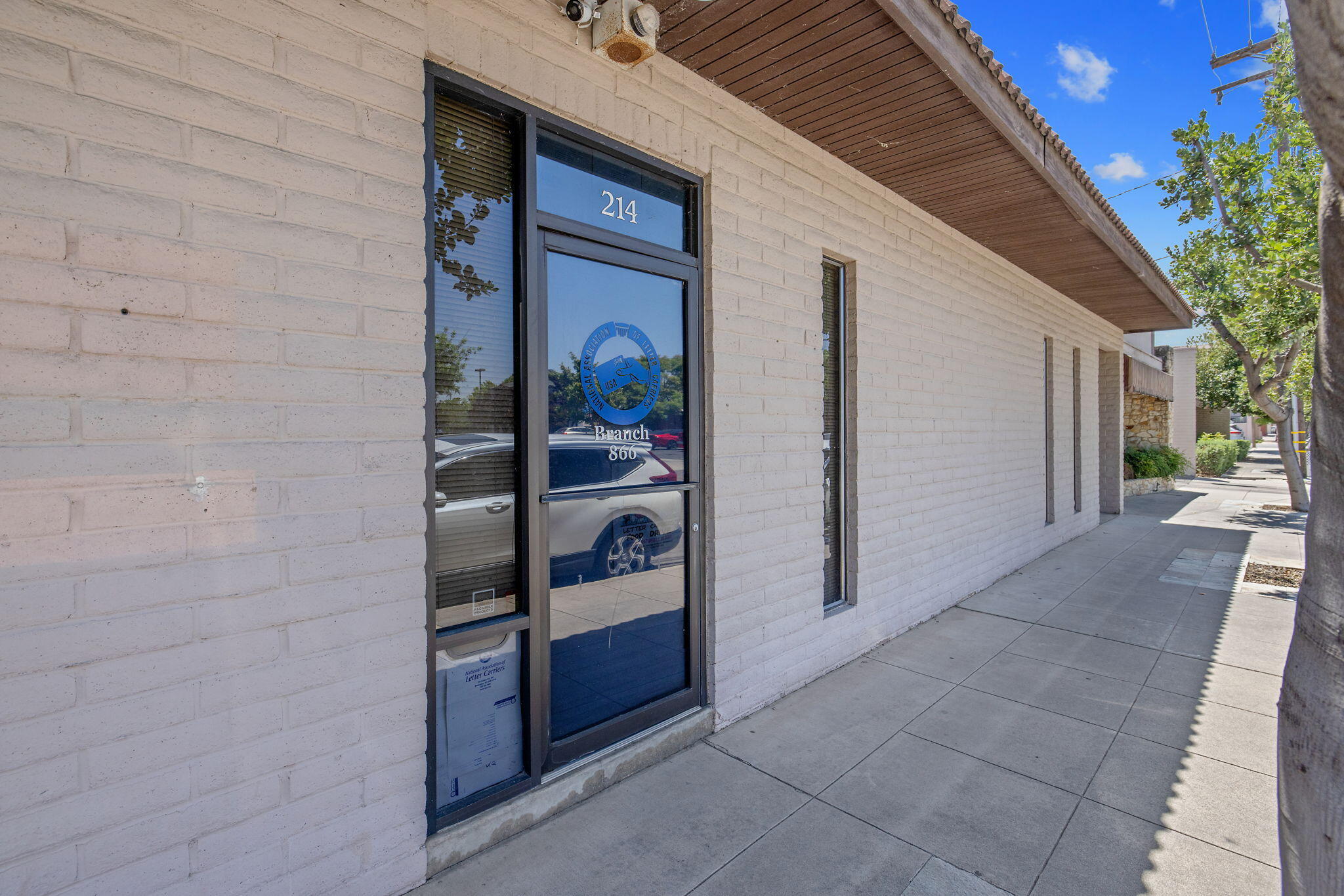 210 N Floral St, Visalia, CA 93291