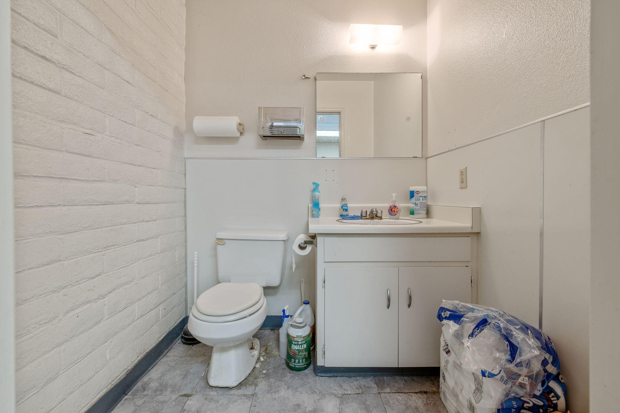 210 N Floral St, Visalia, CA 93291