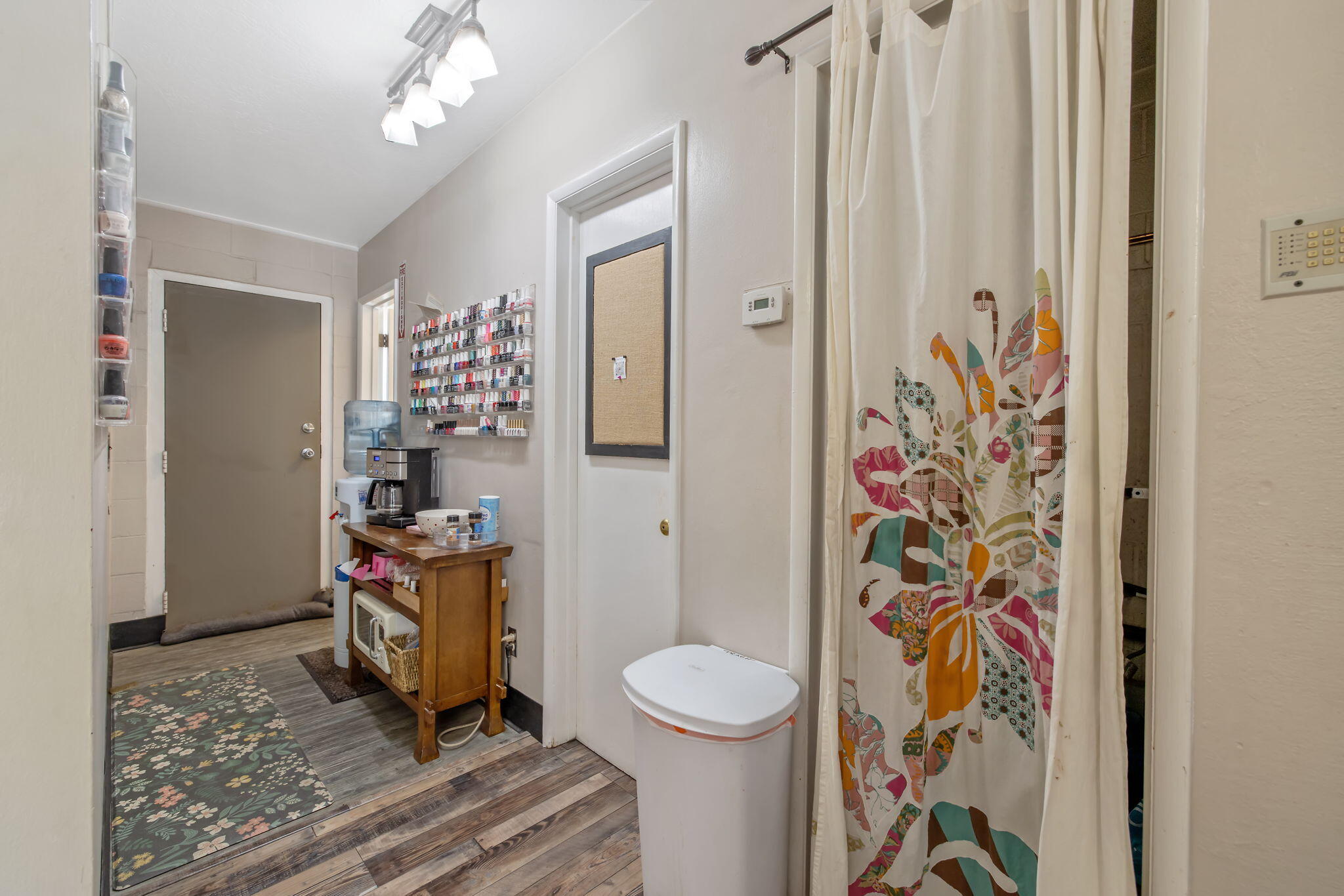 210 N Floral St, Visalia, CA 93291