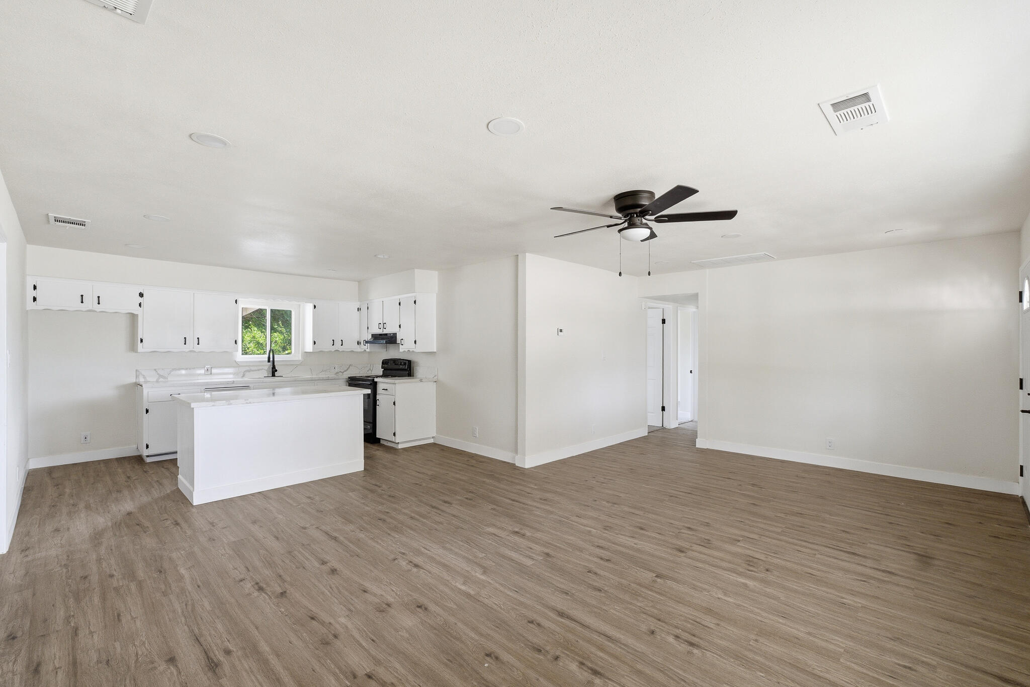 416 W Addie Ave, Tulare, CA 93274