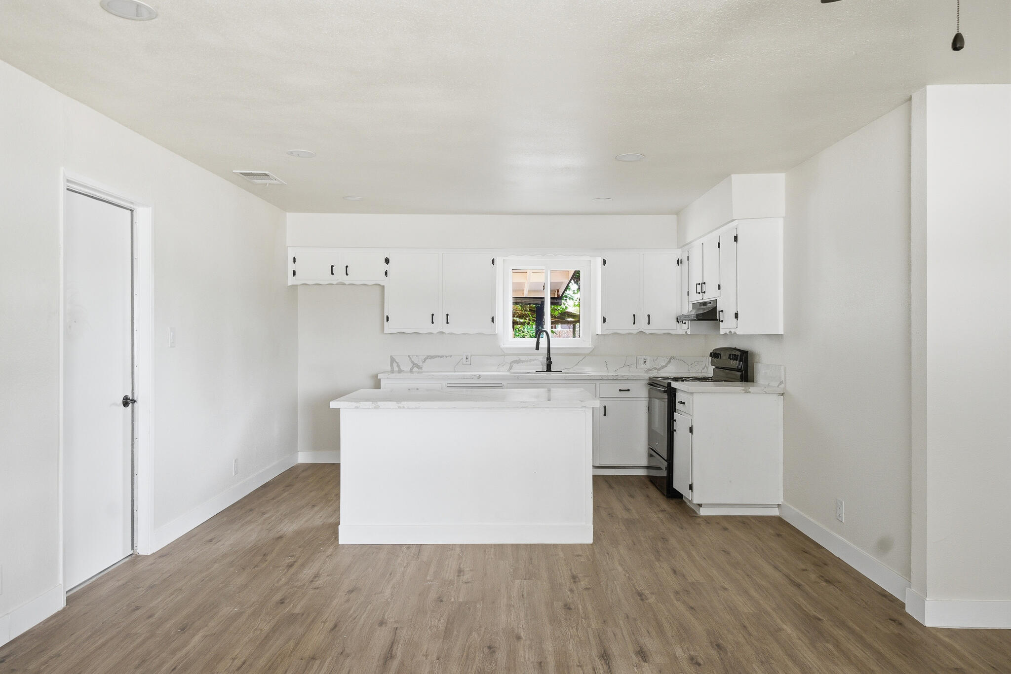 416 W Addie Ave, Tulare, CA 93274