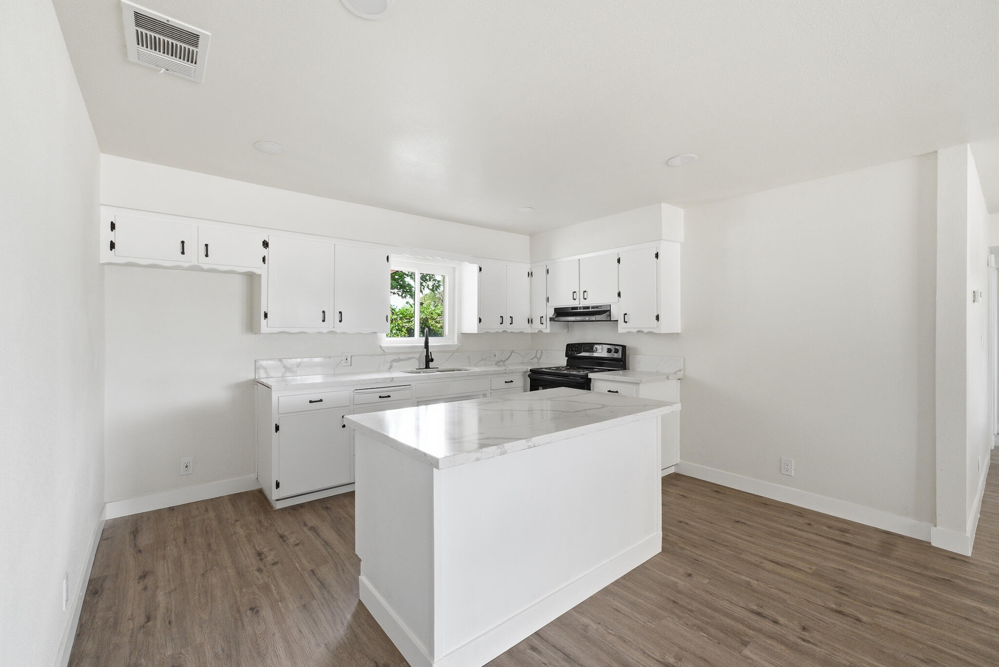 416 W Addie Ave, Tulare, CA 93274