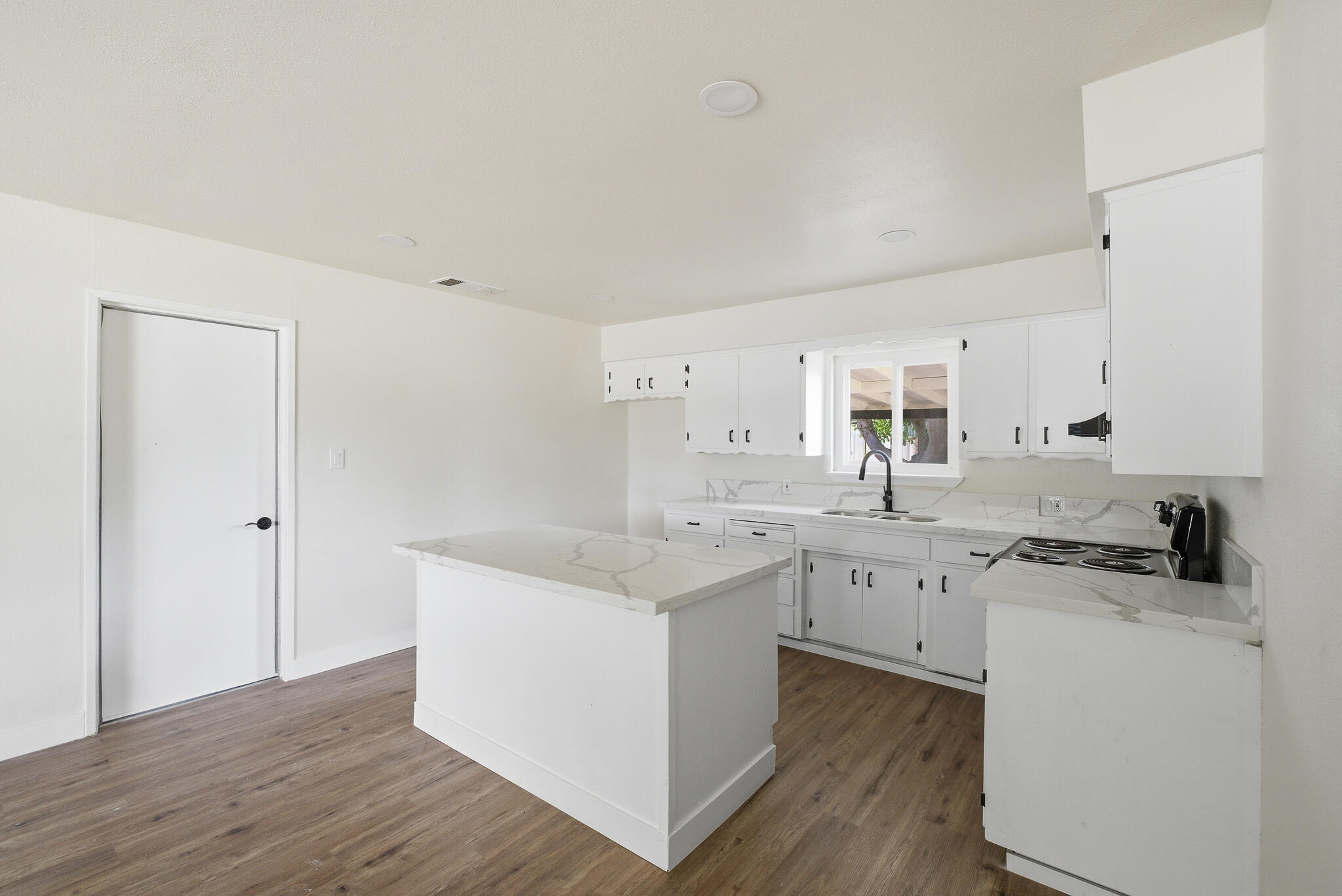416 W Addie Ave, Tulare, CA 93274
