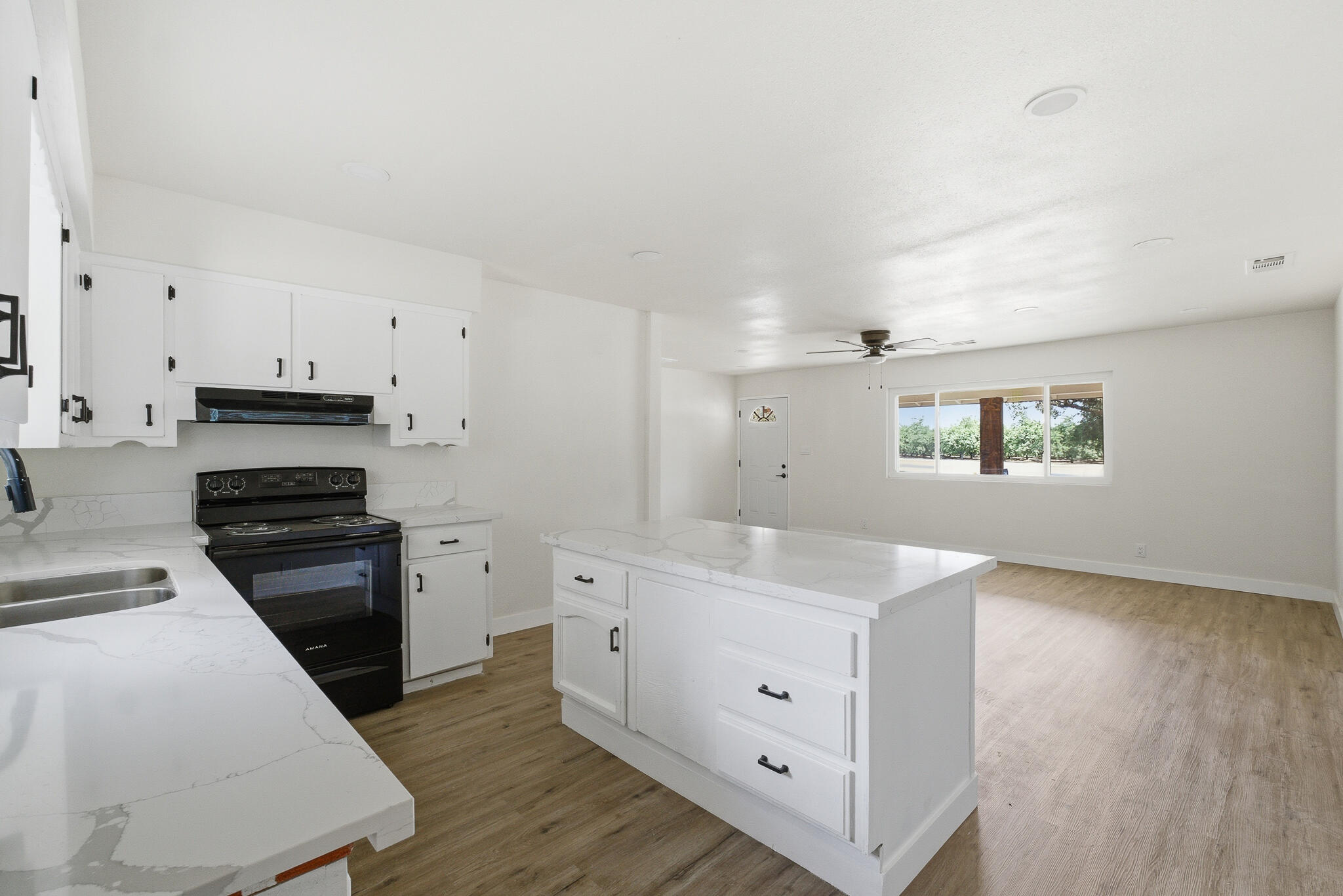 416 W Addie Ave, Tulare, CA 93274