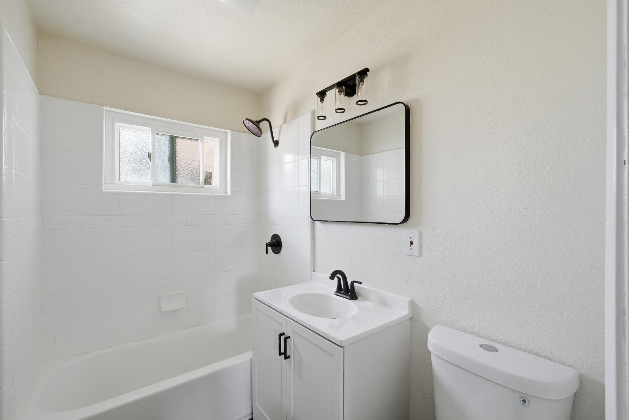 416 W Addie Ave, Tulare, CA 93274