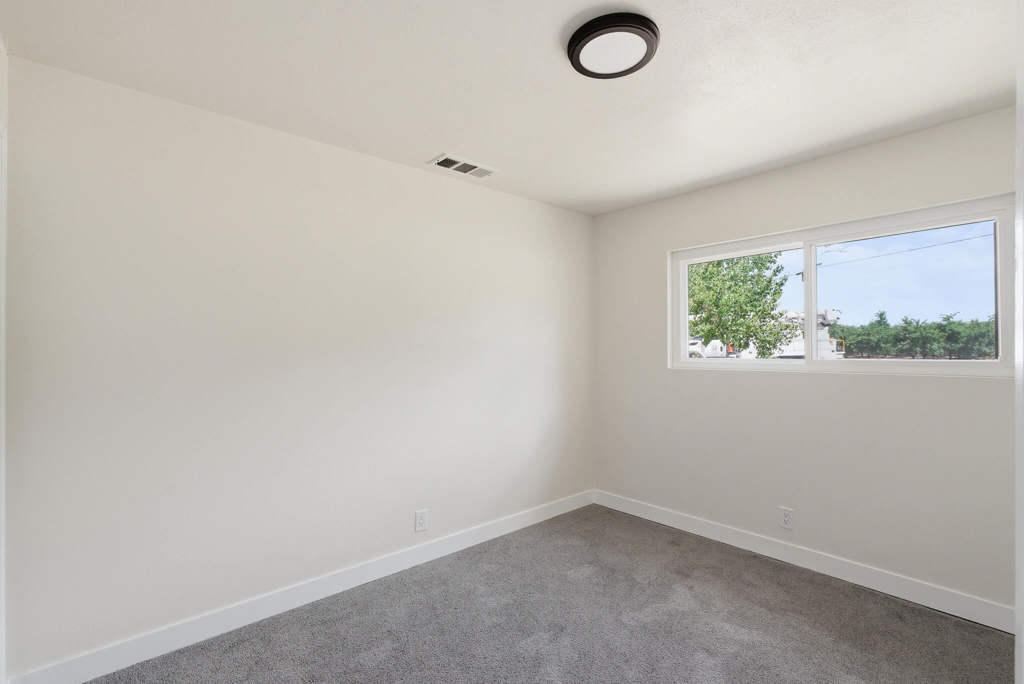 416 W Addie Ave, Tulare, CA 93274