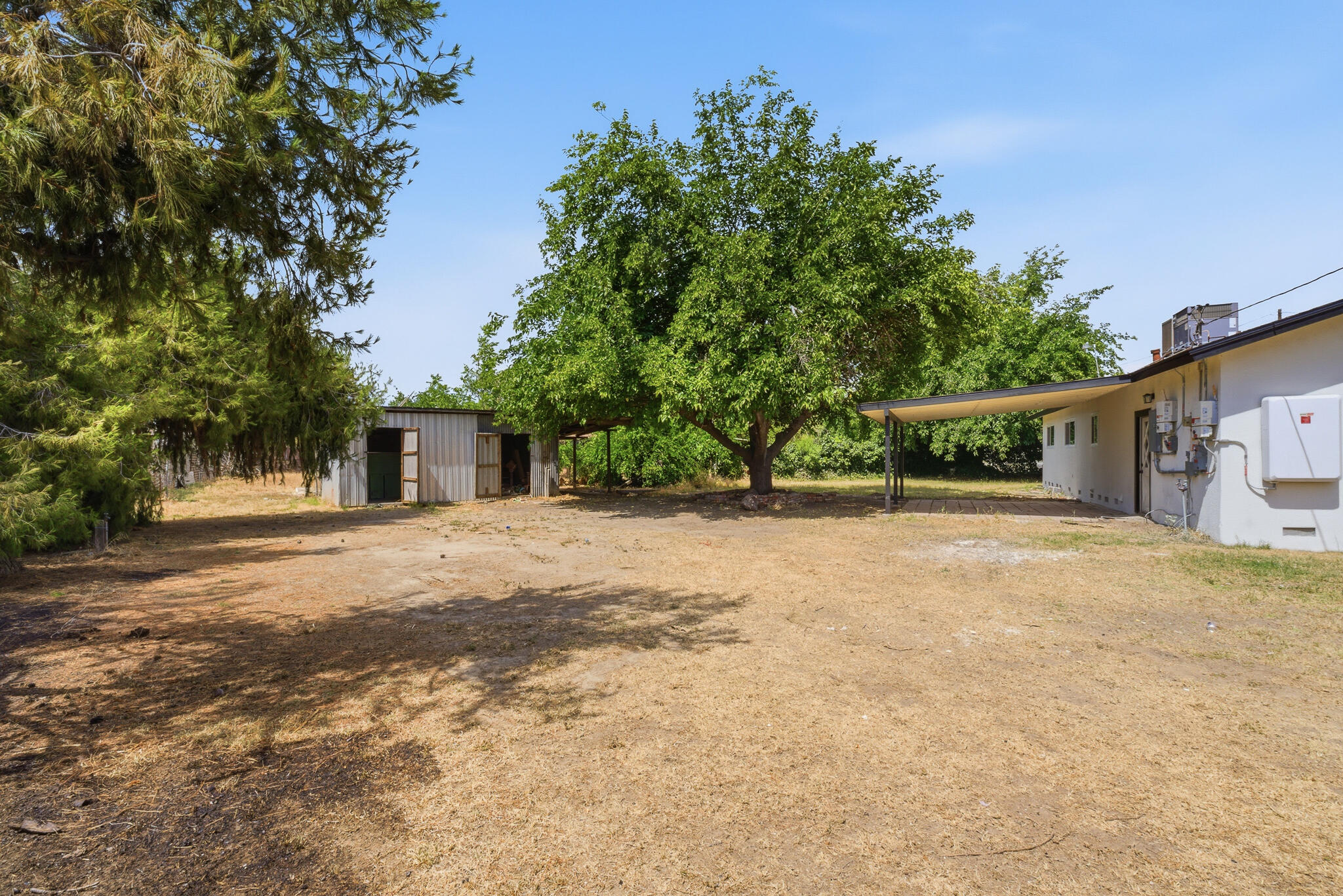 416 W Addie Ave, Tulare, CA 93274