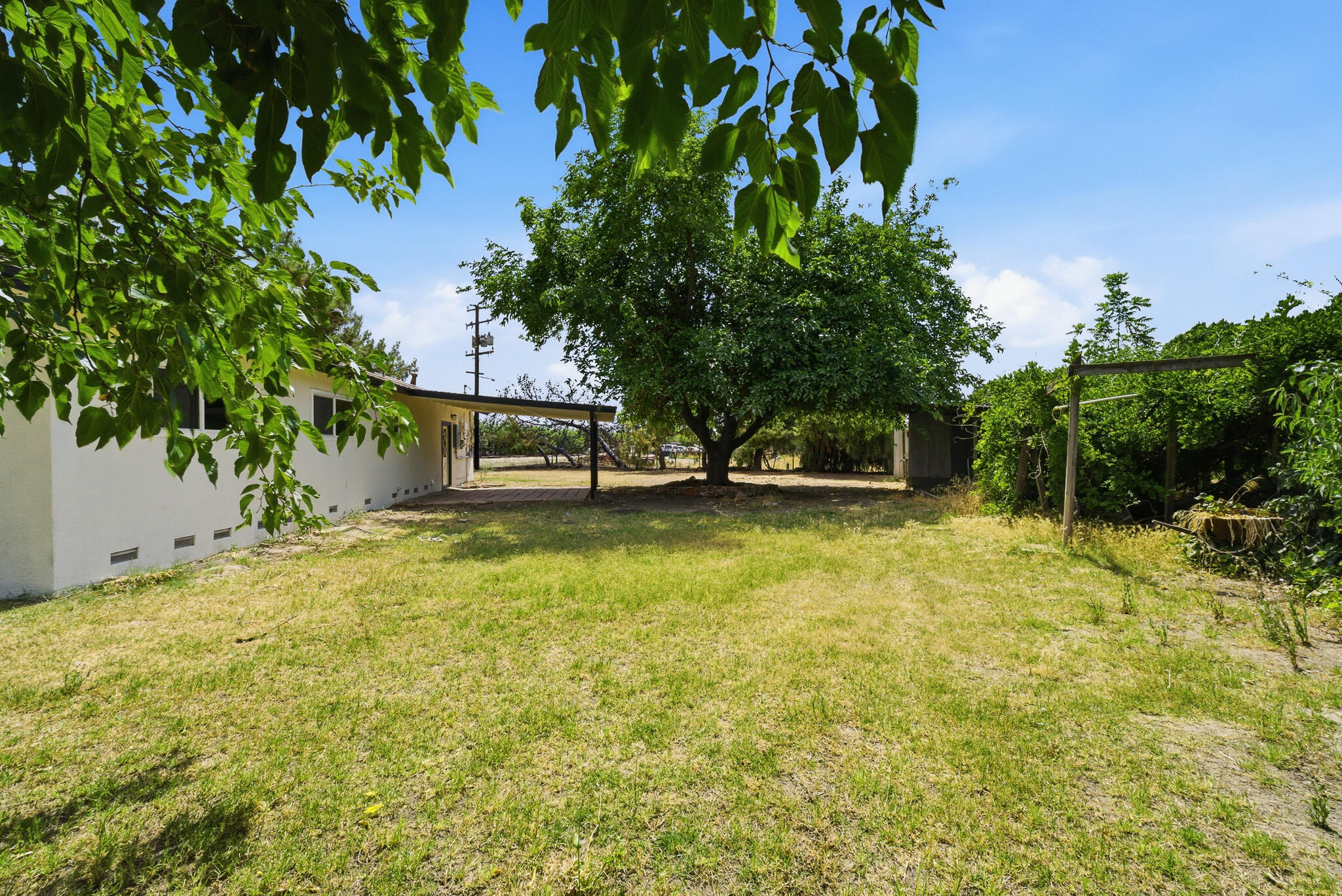416 W Addie Ave, Tulare, CA 93274