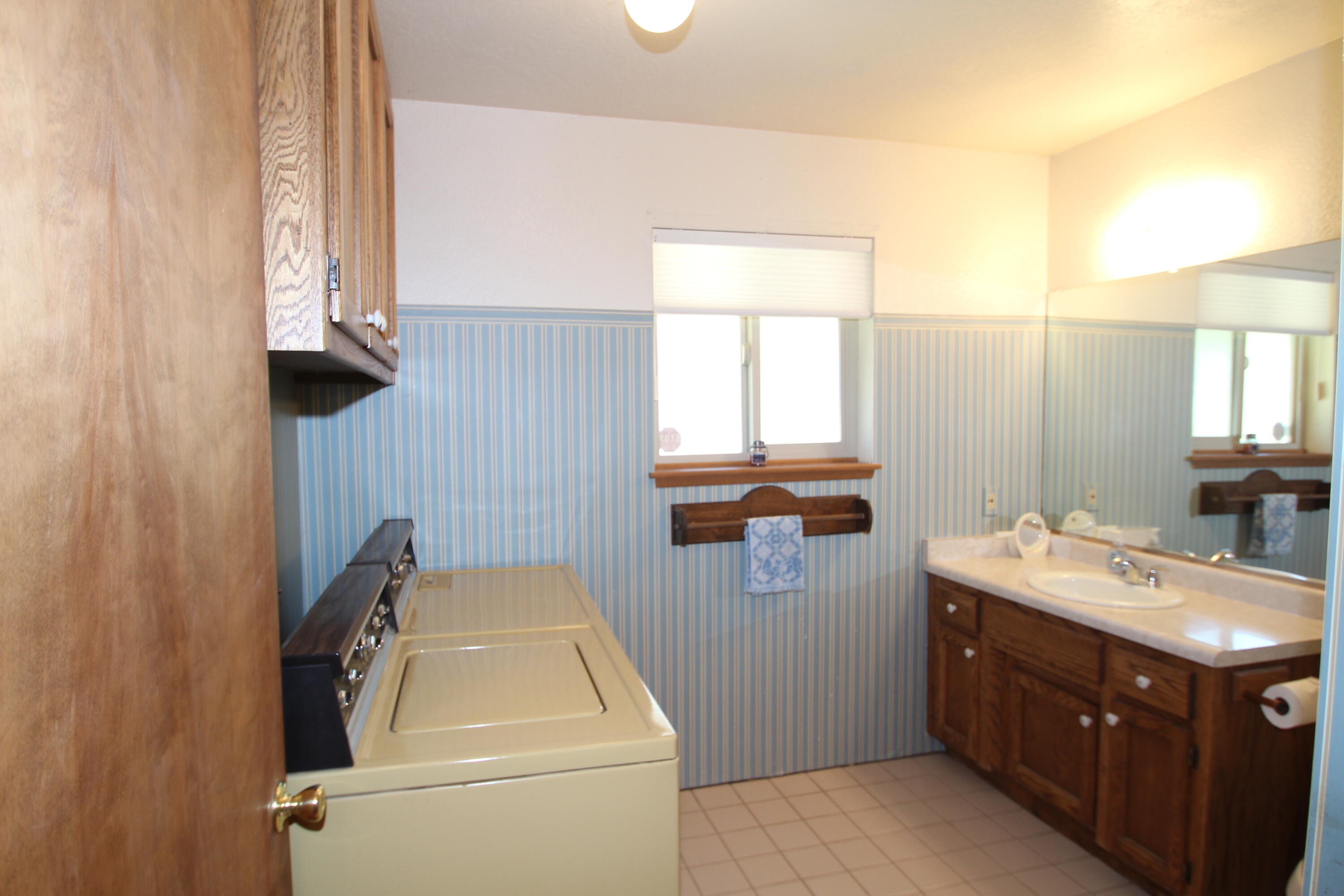 2101 Nelson Dr, Springville, CA 93265