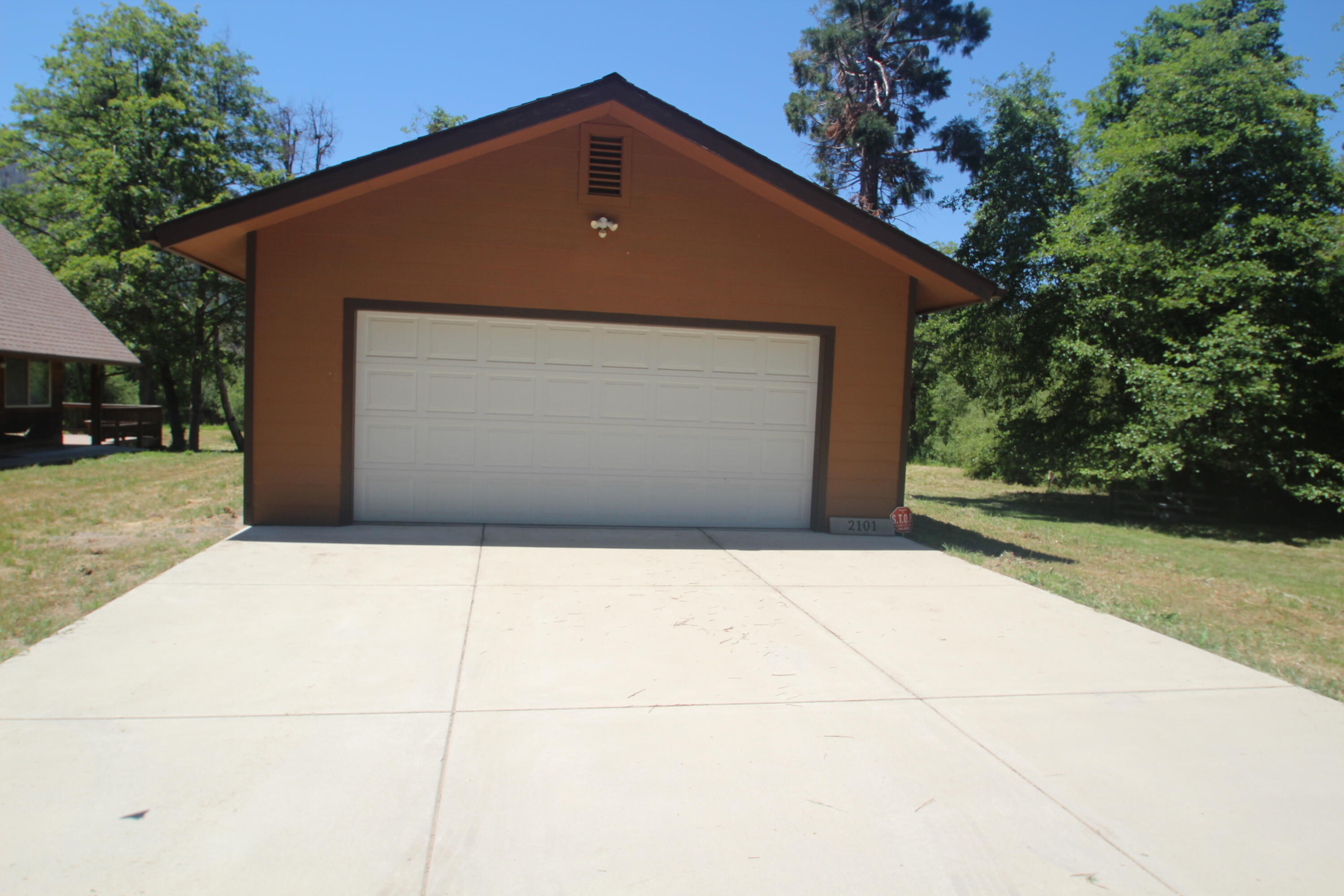 2101 Nelson Dr, Springville, CA 93265