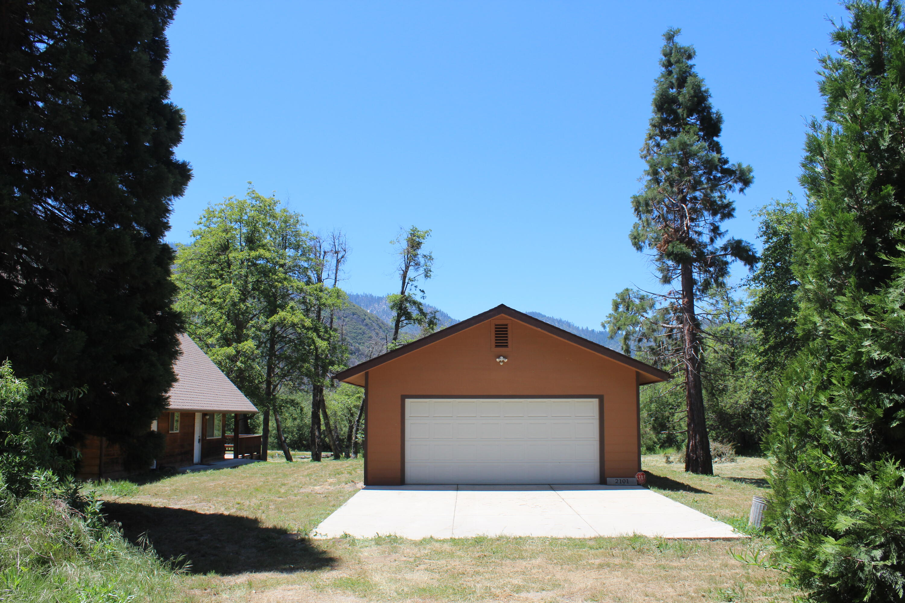 2101 Nelson Dr, Springville, CA 93265