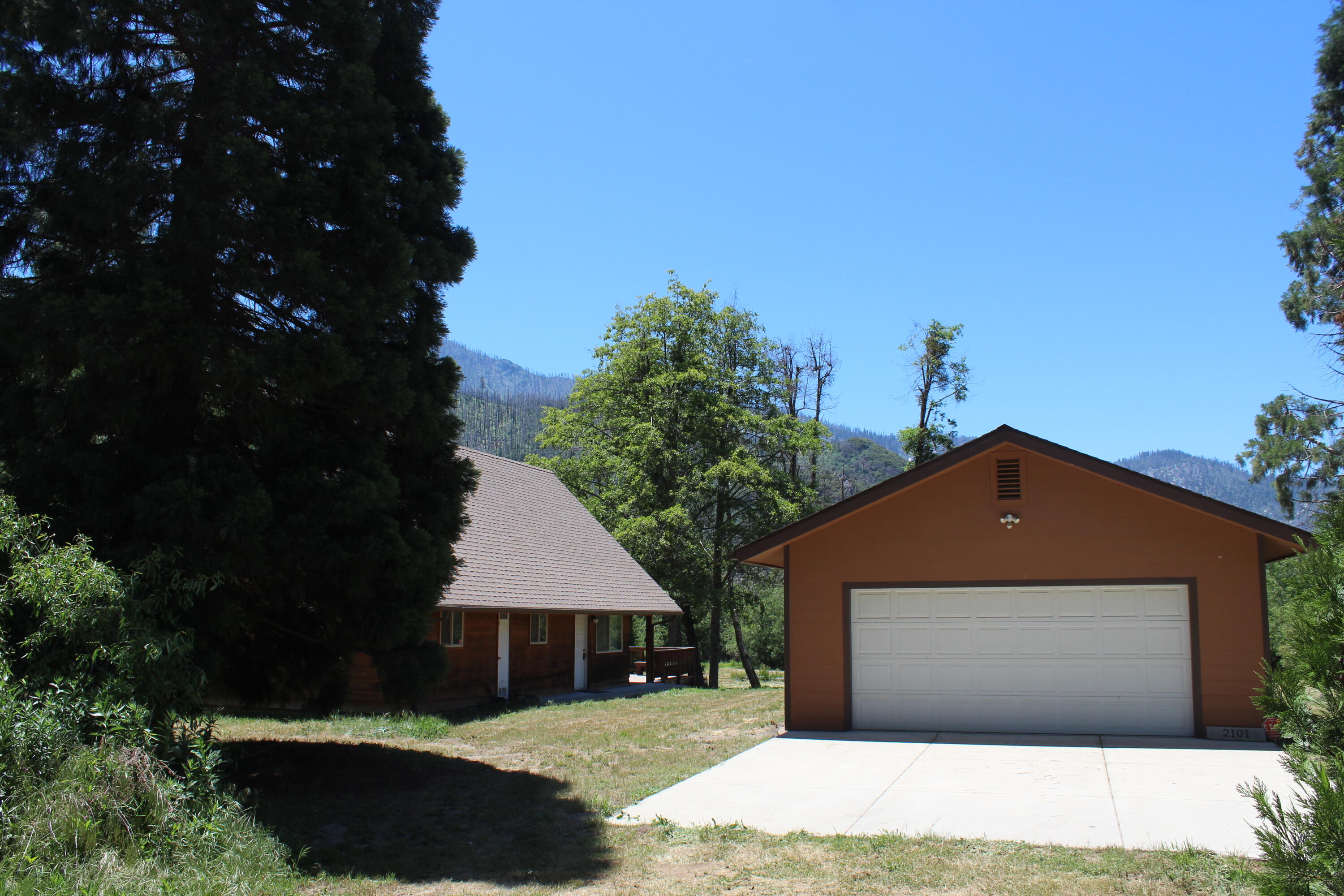 2101 Nelson Dr, Springville, CA 93265