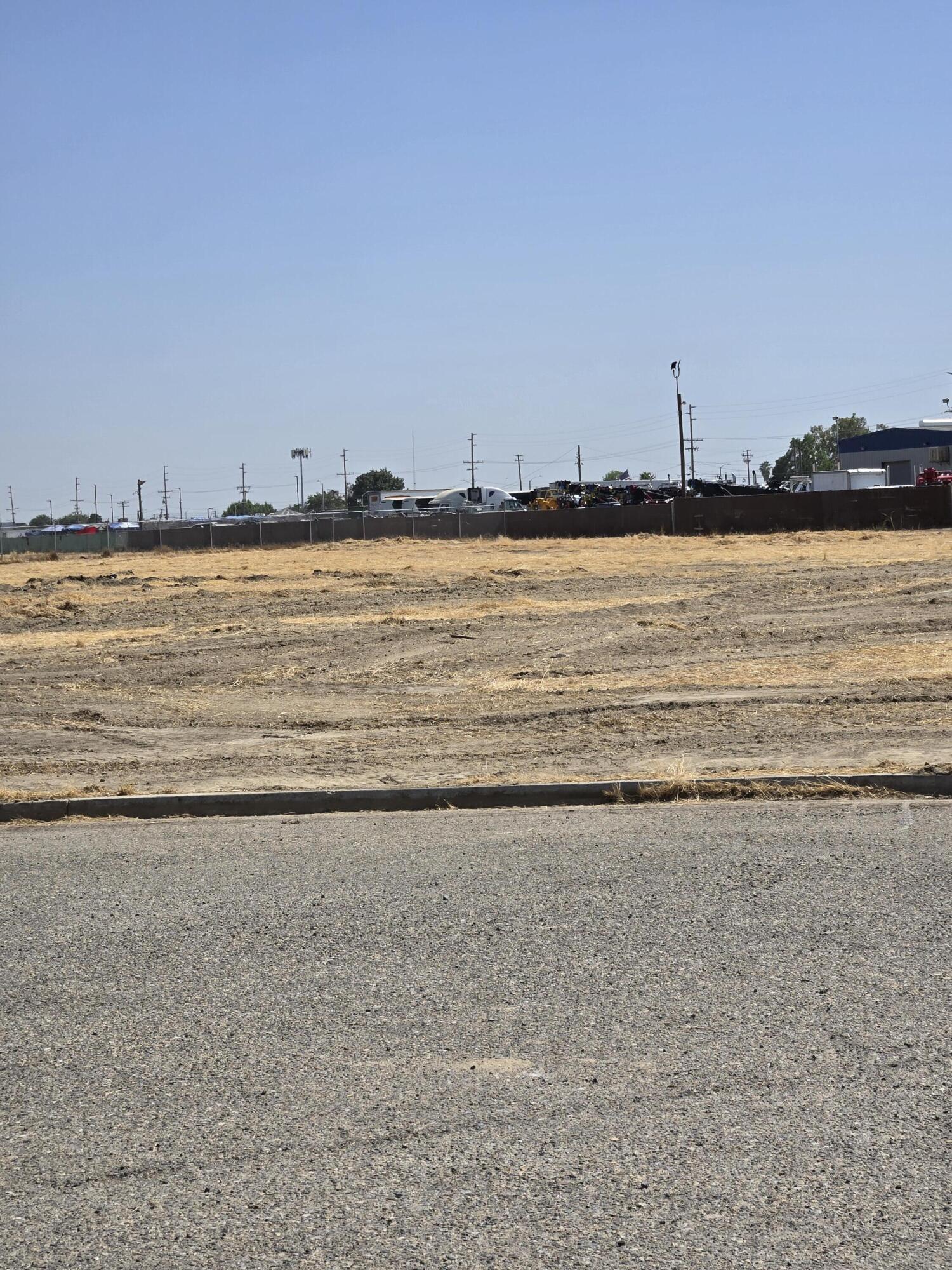 0 Q Place, Tulare, CA 93274