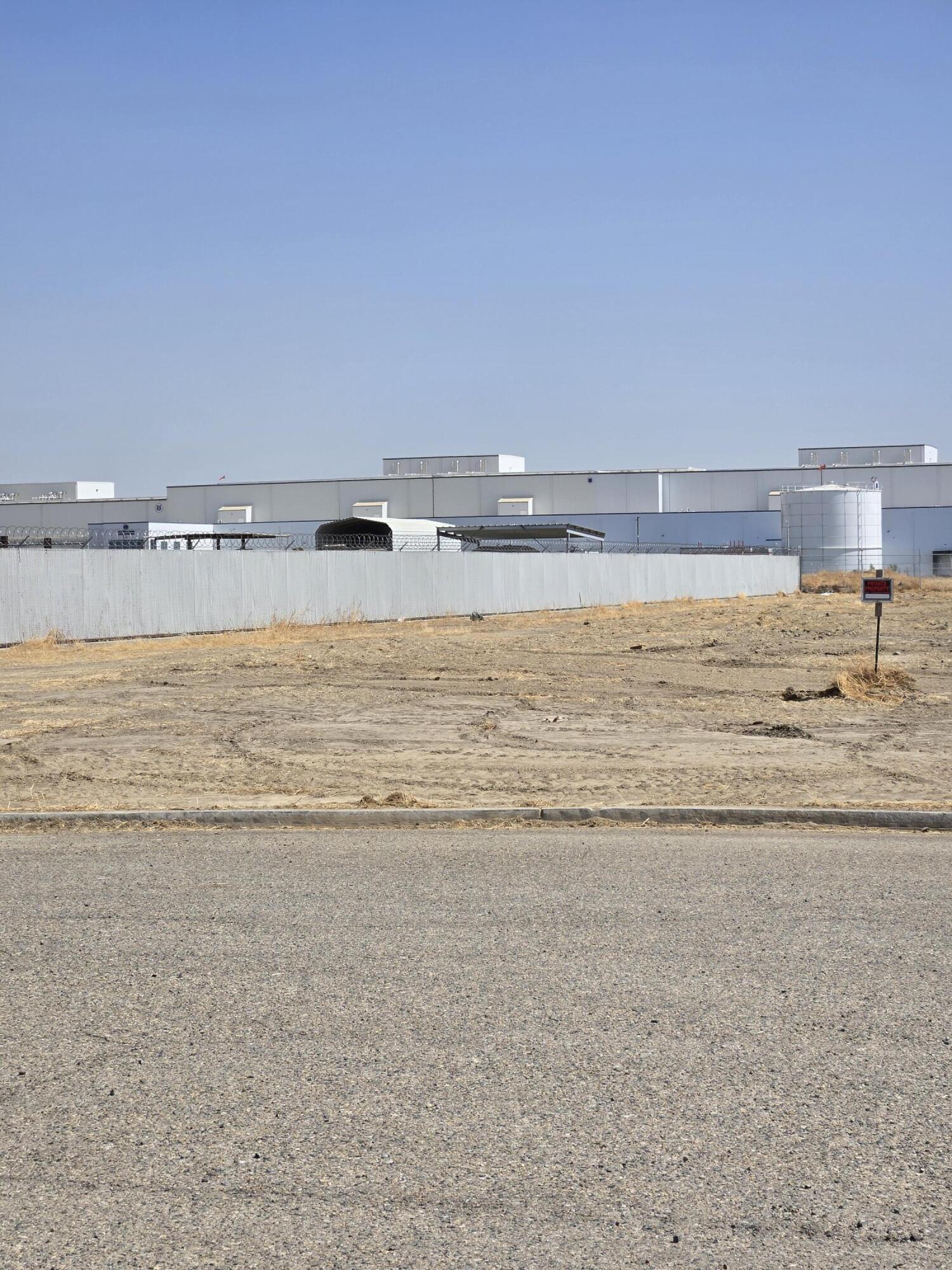 0 Q Place, Tulare, CA 93274
