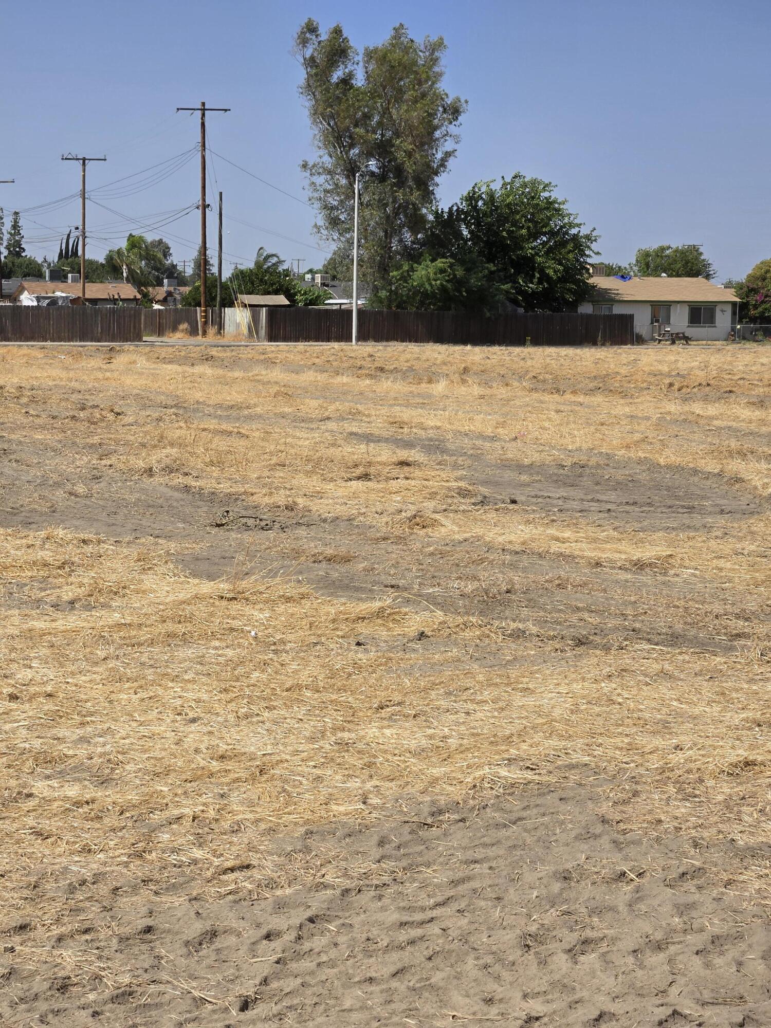 0 Q Place, Tulare, CA 93274