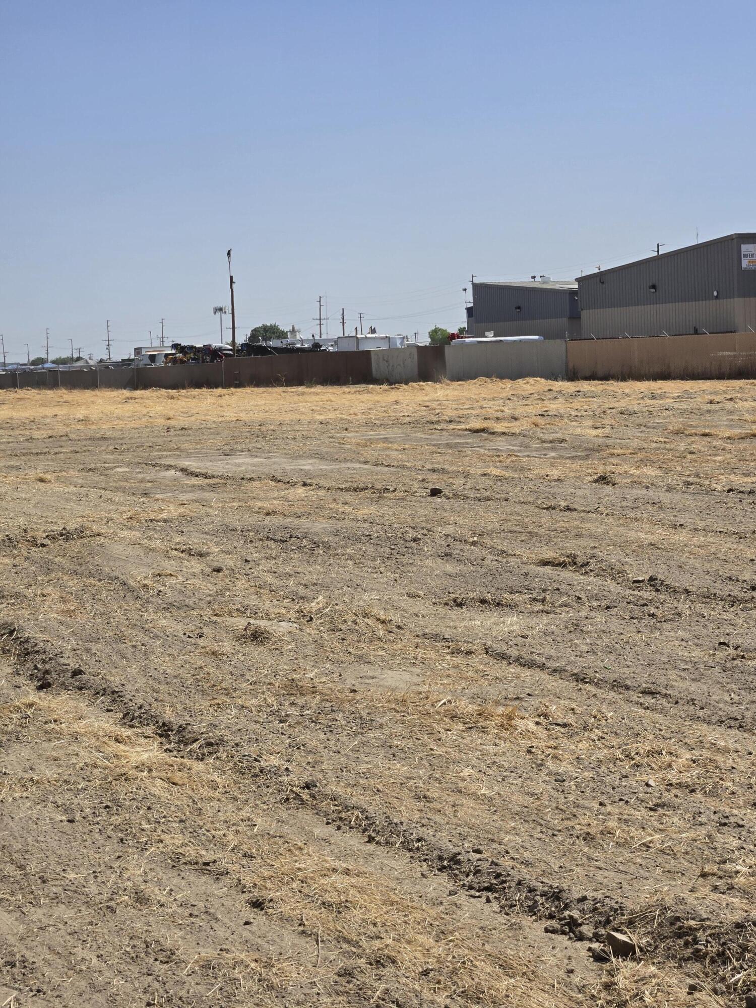 0 Q Place, Tulare, CA 93274